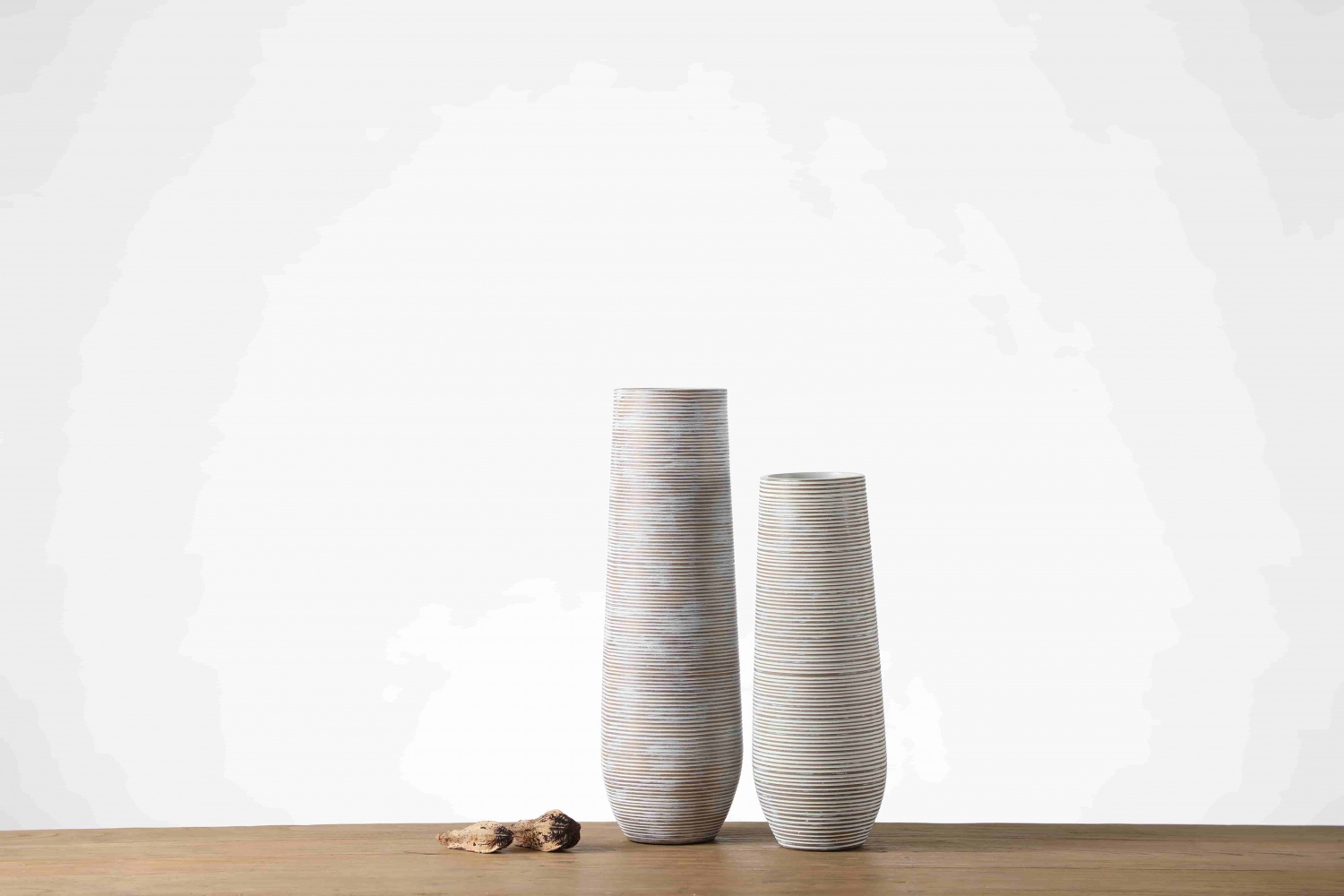 wholesale rustic style gift resin vase for home decoration