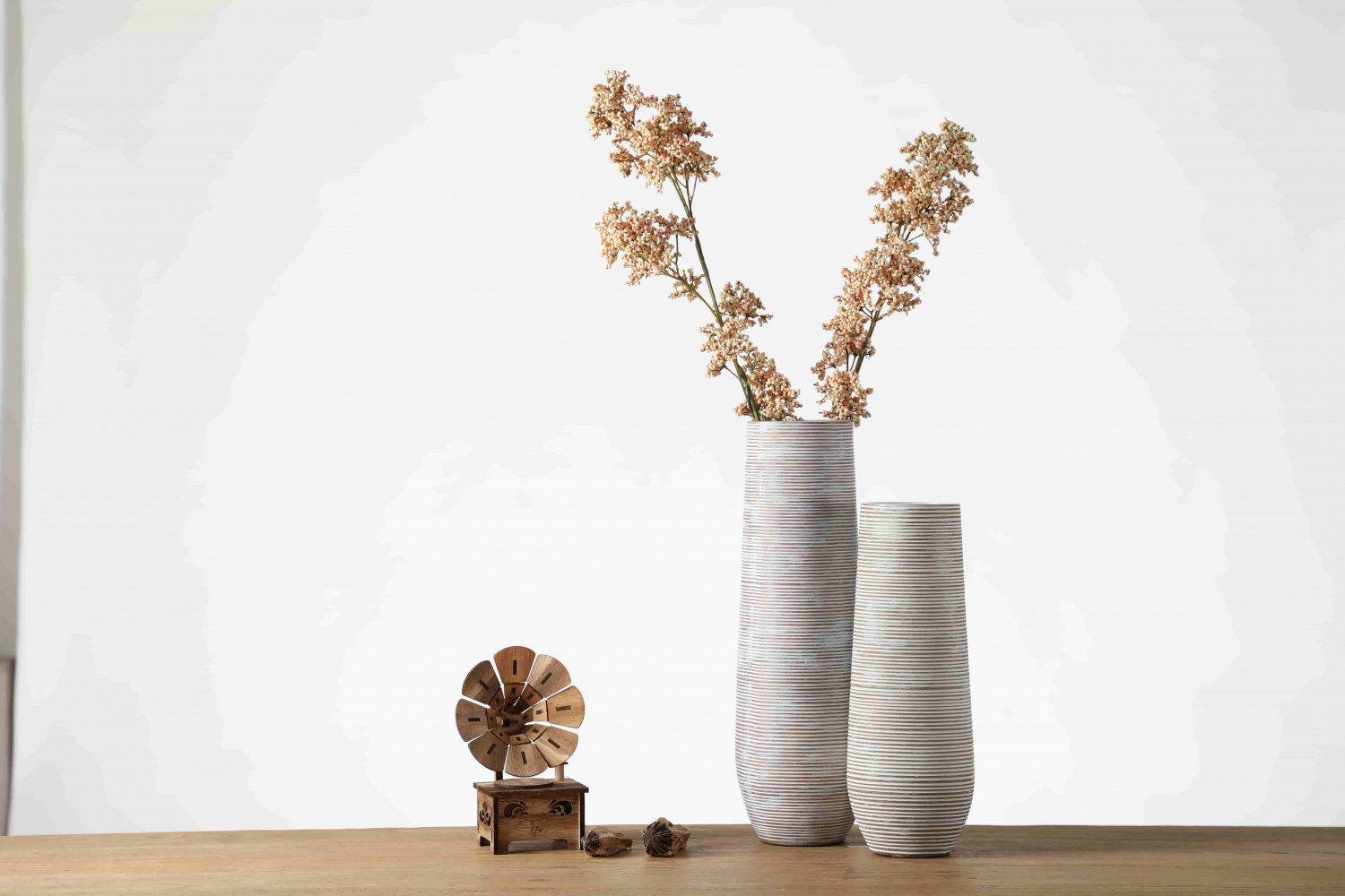 wholesale rustic style gift resin vase for home decoration