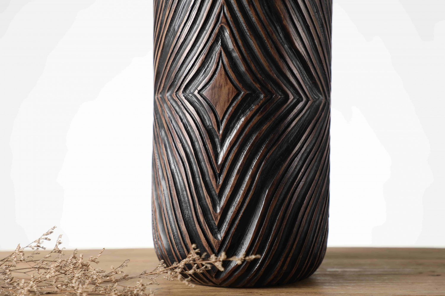 Minimalist european vases exquisite embossed resin antique flower vase for home decor