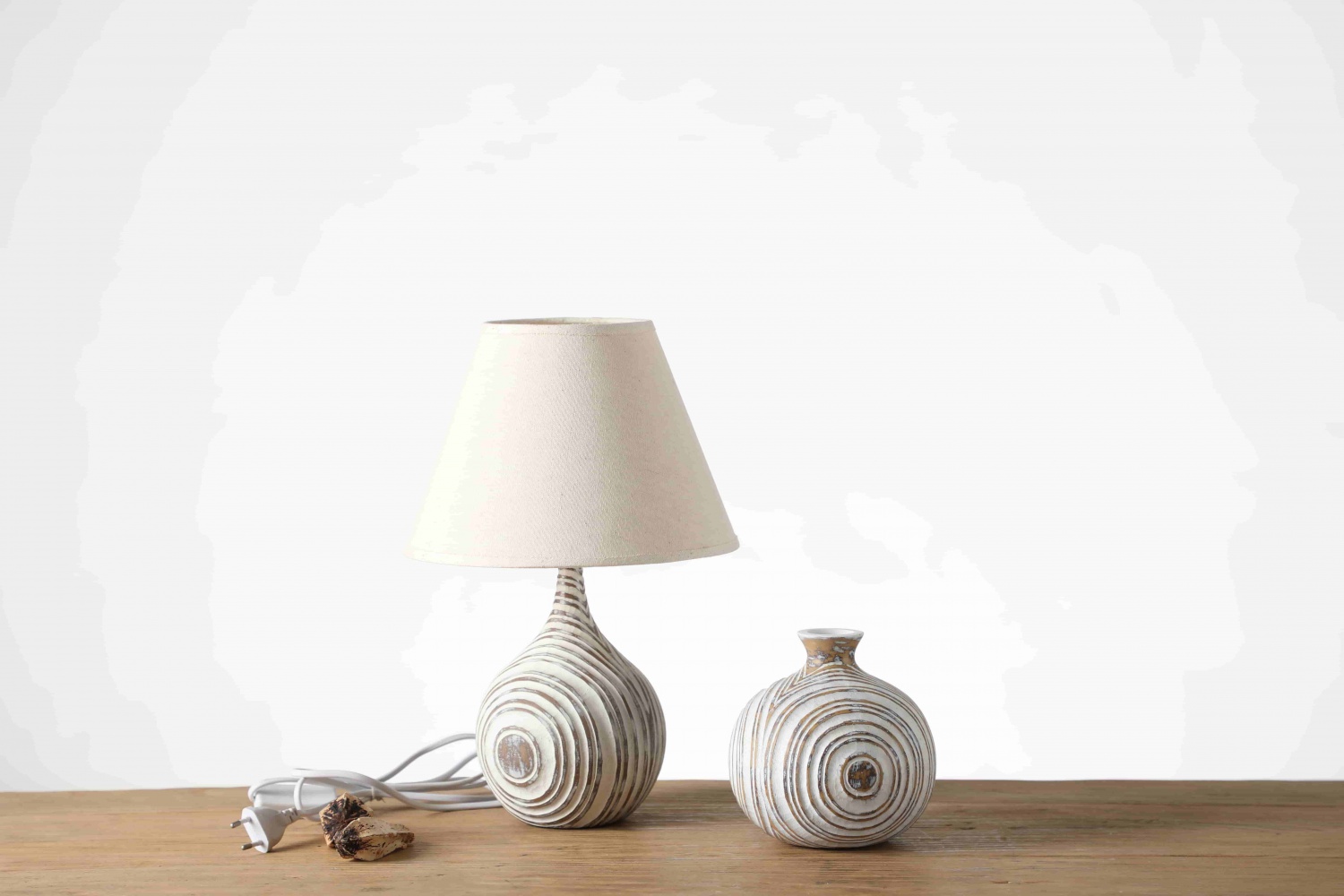 New arrival high quality nordic art resin decoration design bedroom bedside modern polyresin table lamps for home decor