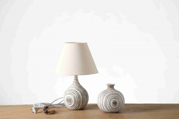 New arrival high quality nordic art resin decoration design bedroom bedside modern polyresin table lamps for home decor