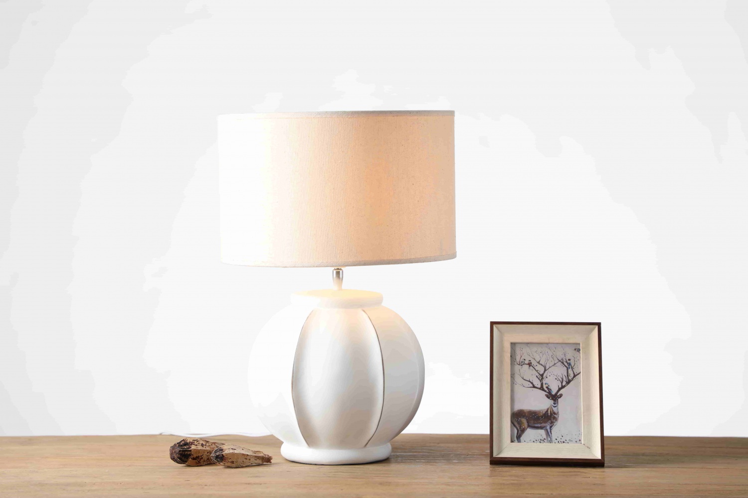 Nordic style bedroom design embellished warm light bed side table lamp with shade