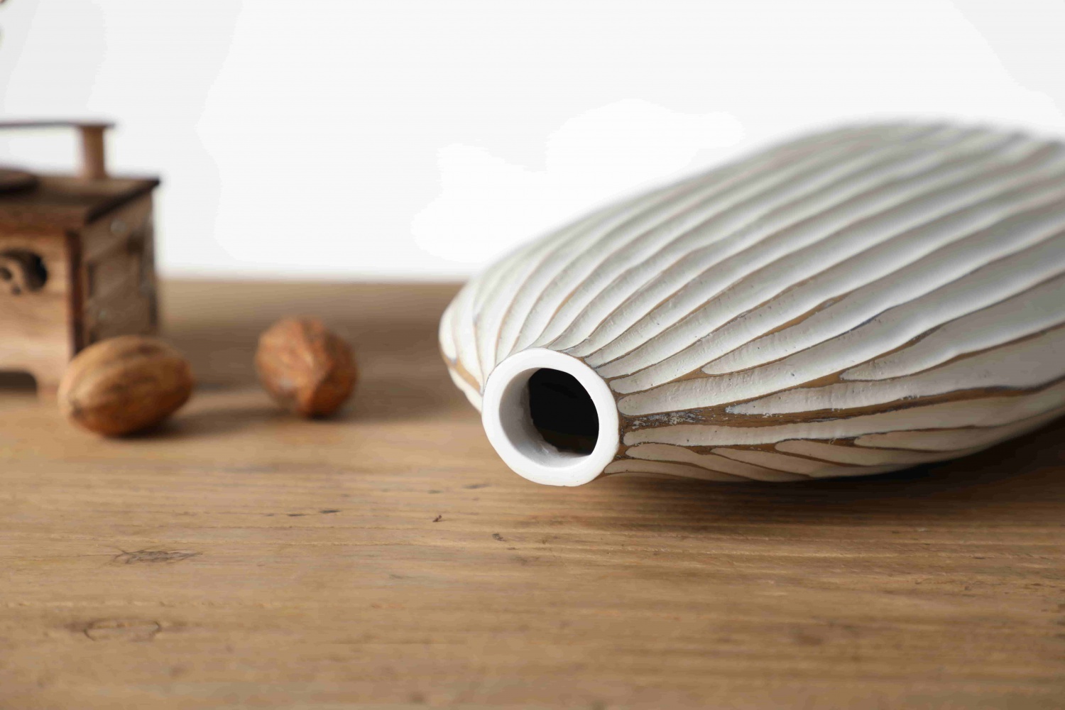 Minimalist House Decoration Embossed Resin White Vase Home Decor Floor Vase For Home Decorative