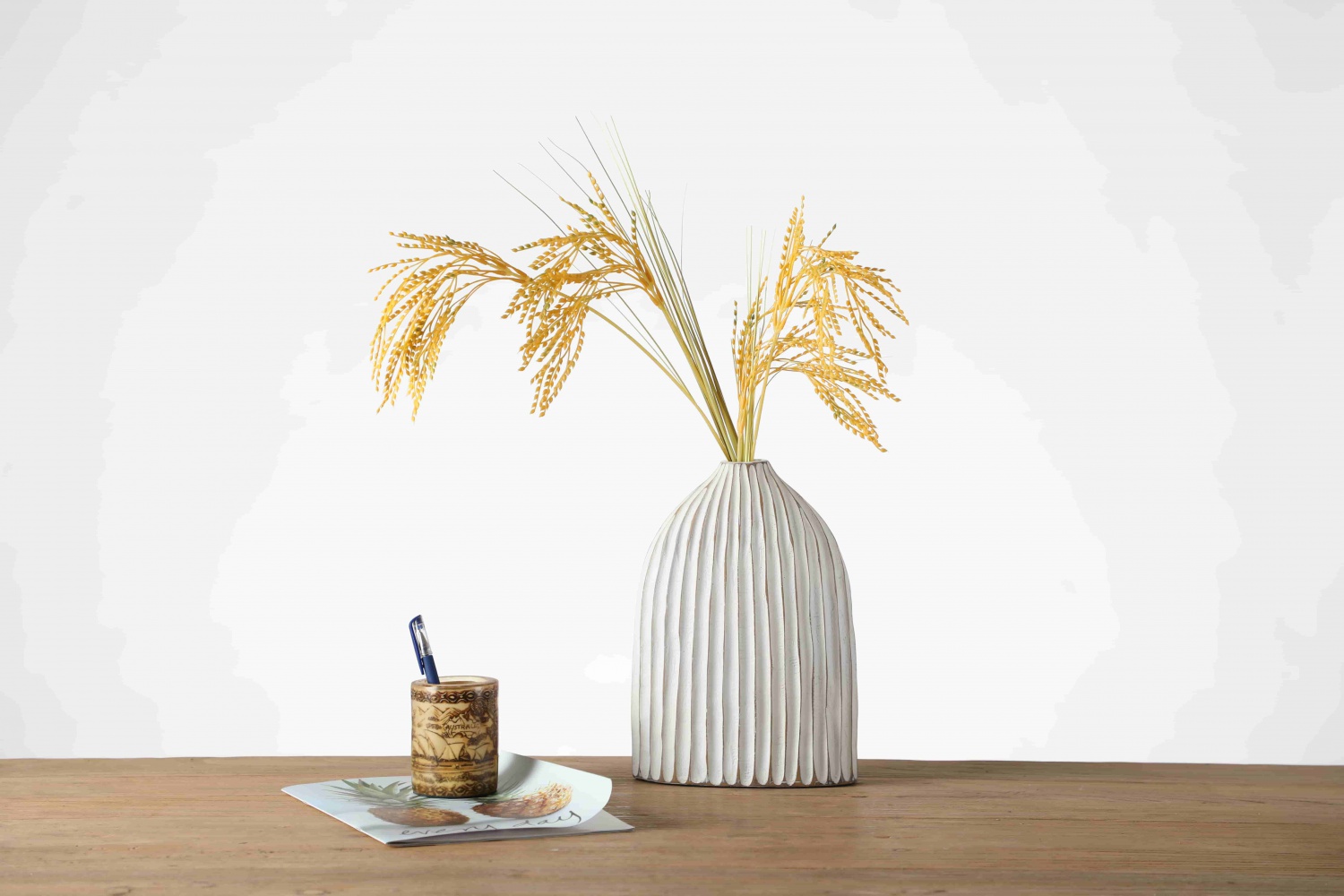 Minimalist House Decoration Embossed Resin White Vase Home Decor Floor Vase For Home Decorative