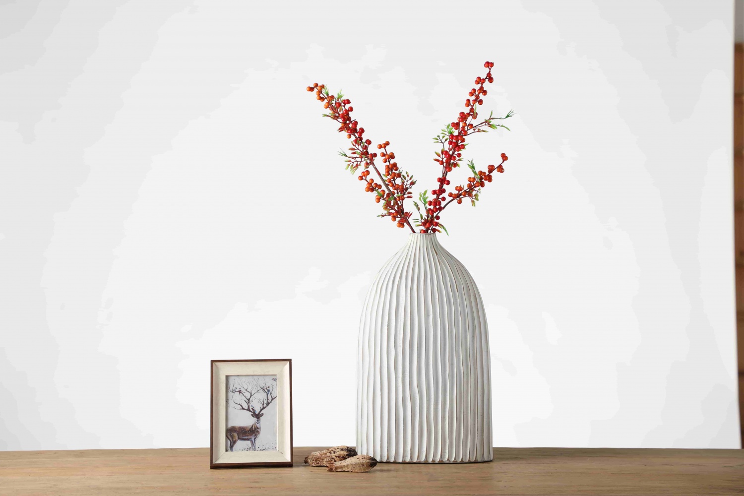 Minimalist House Decoration Embossed Resin White Vase Home Decor Floor Vase For Home Decorative