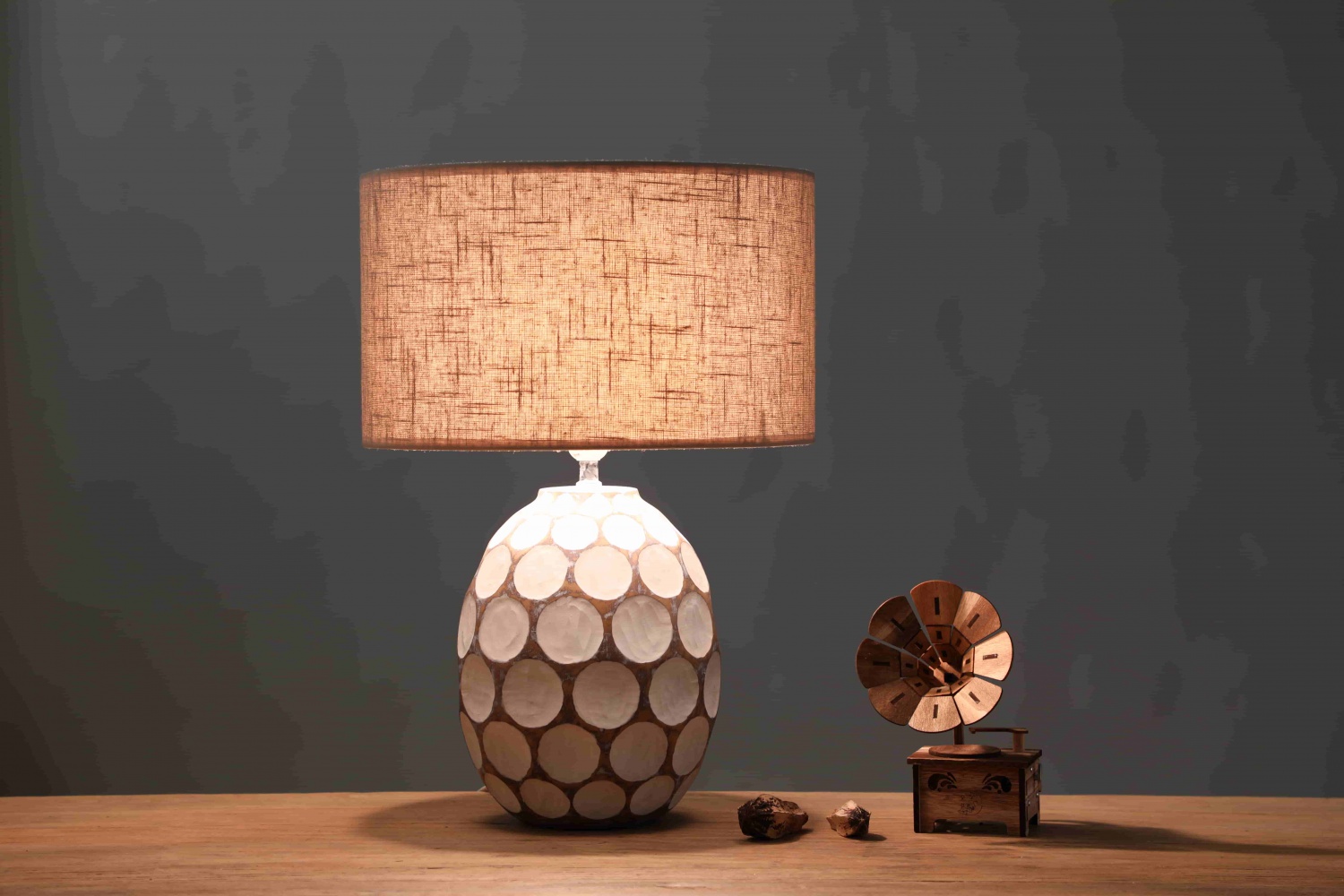 Wholesale read night nordic unique art design home decor vase base table lamp for home decor