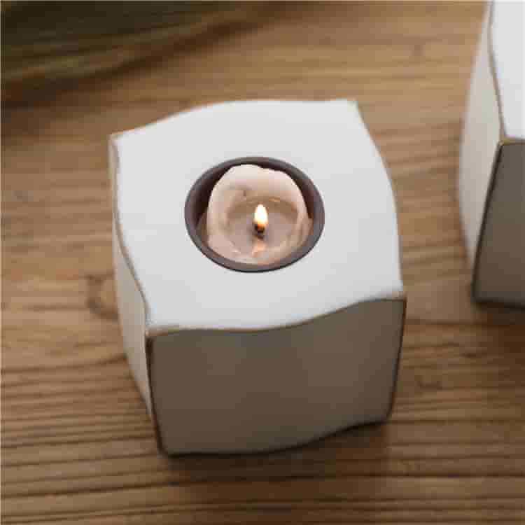New product creativity modern antique design white resin crafts gift decorative candle holder