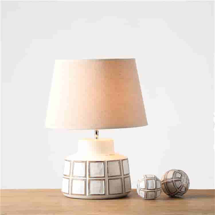 Top sale hotel living room elegant grid relief pattern resin vintage table lamps for home decor