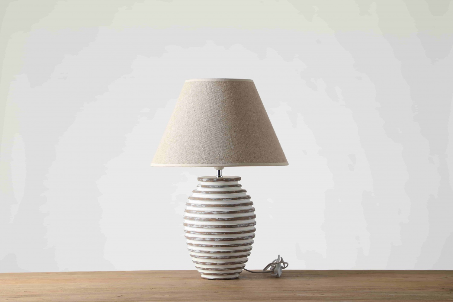 Wholesale hotel desk lamp ins style design resin home decoration table lamps
