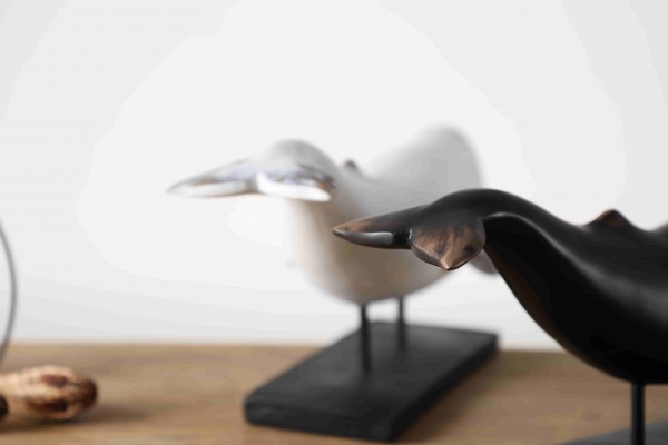 Nordic Modern Figures Desk Decoration Home Living Room Resin Black Whale Statue Resin Crafts Home Decor
