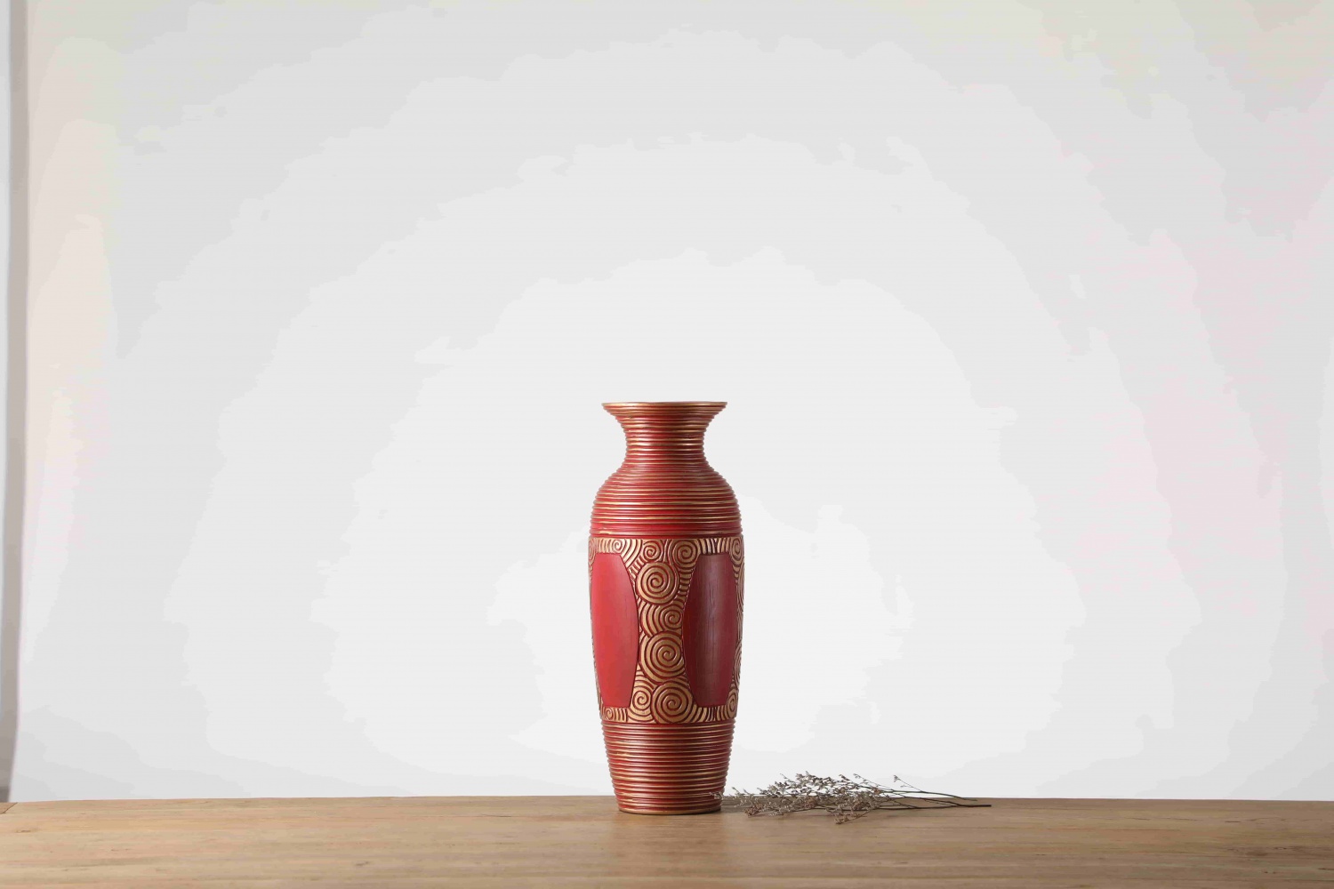 Creative embossed design red modern design resin table top nordic flower vases for home decor
