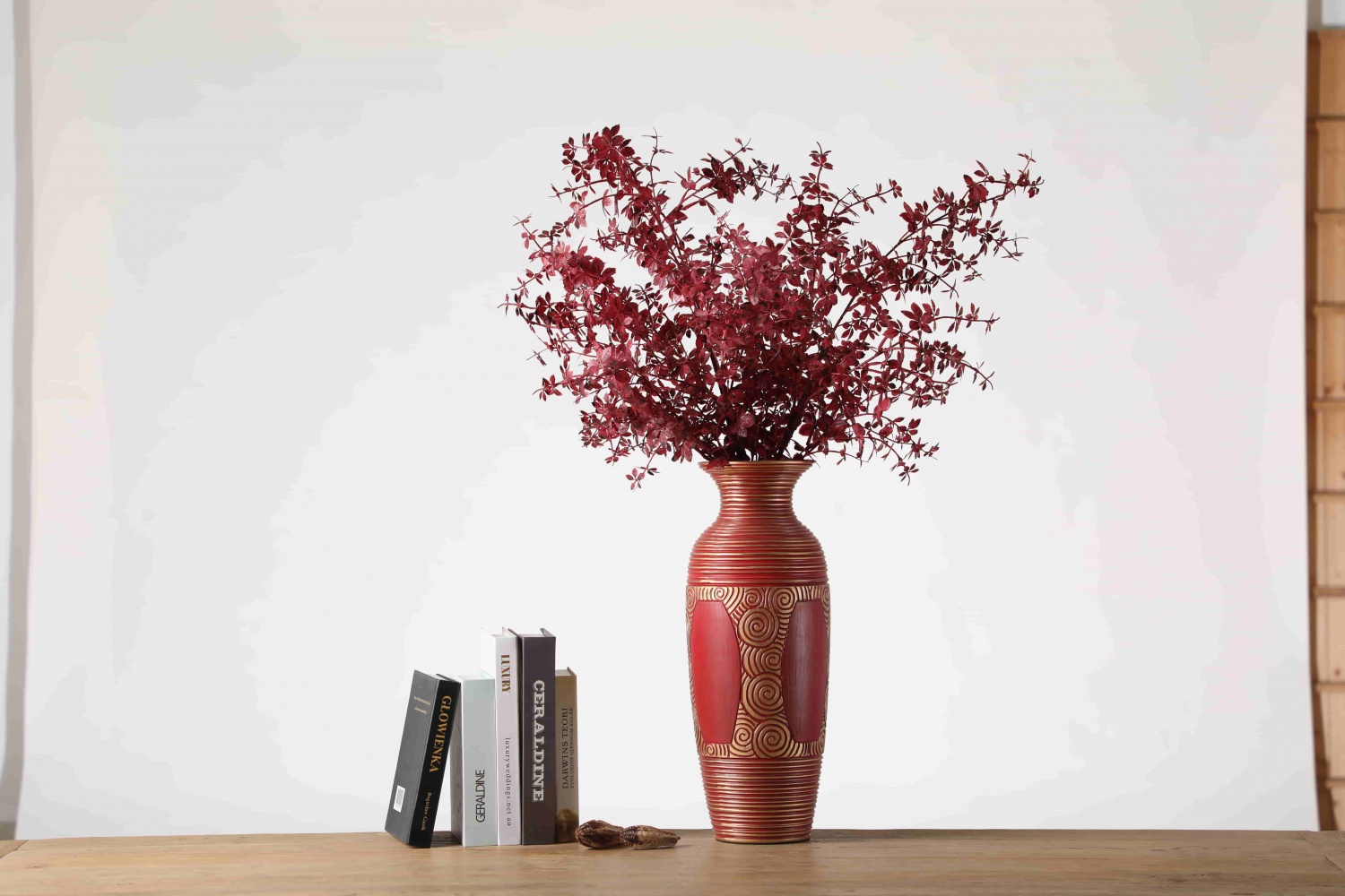 Creative embossed design red modern design resin table top nordic flower vases for home decor