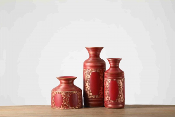 Wholesale embossed design red vase art design table top resin crafts decoration flower vase for home decor