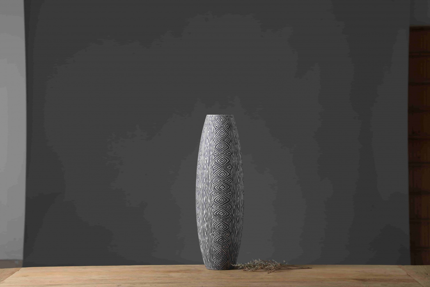 Modern quality home decoration design vases tabletop resin flower vases for home decor
