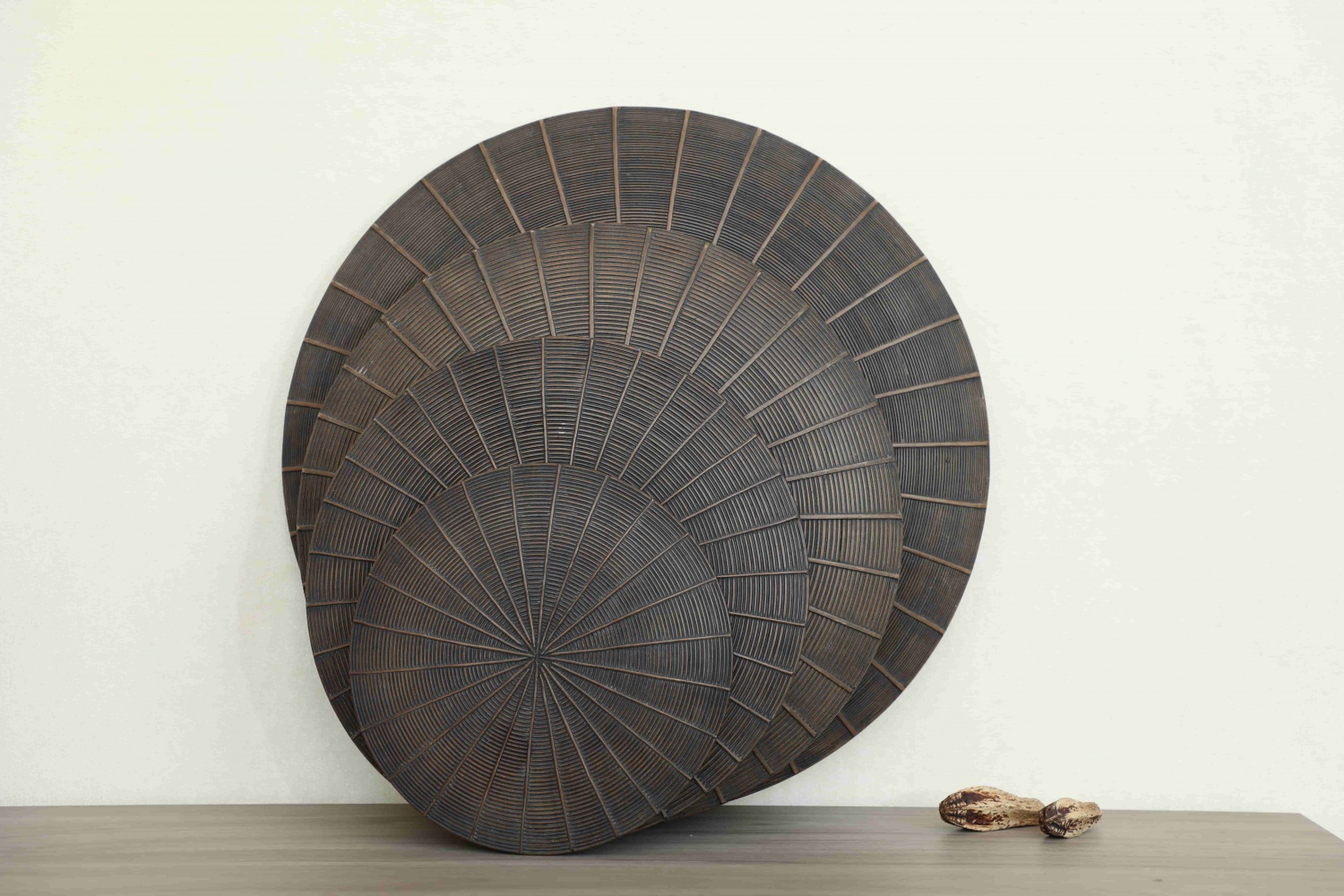 Wholesale quality home decorations wall hung resin crafts creative design round shape wall decoration