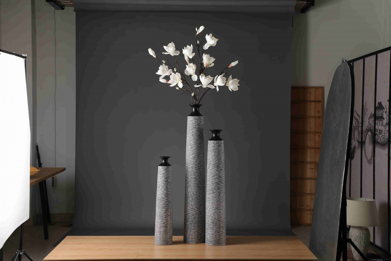Exquisite retro environmentally friendly home decoration grey handmade resin crafts vase decoration resin flower vase