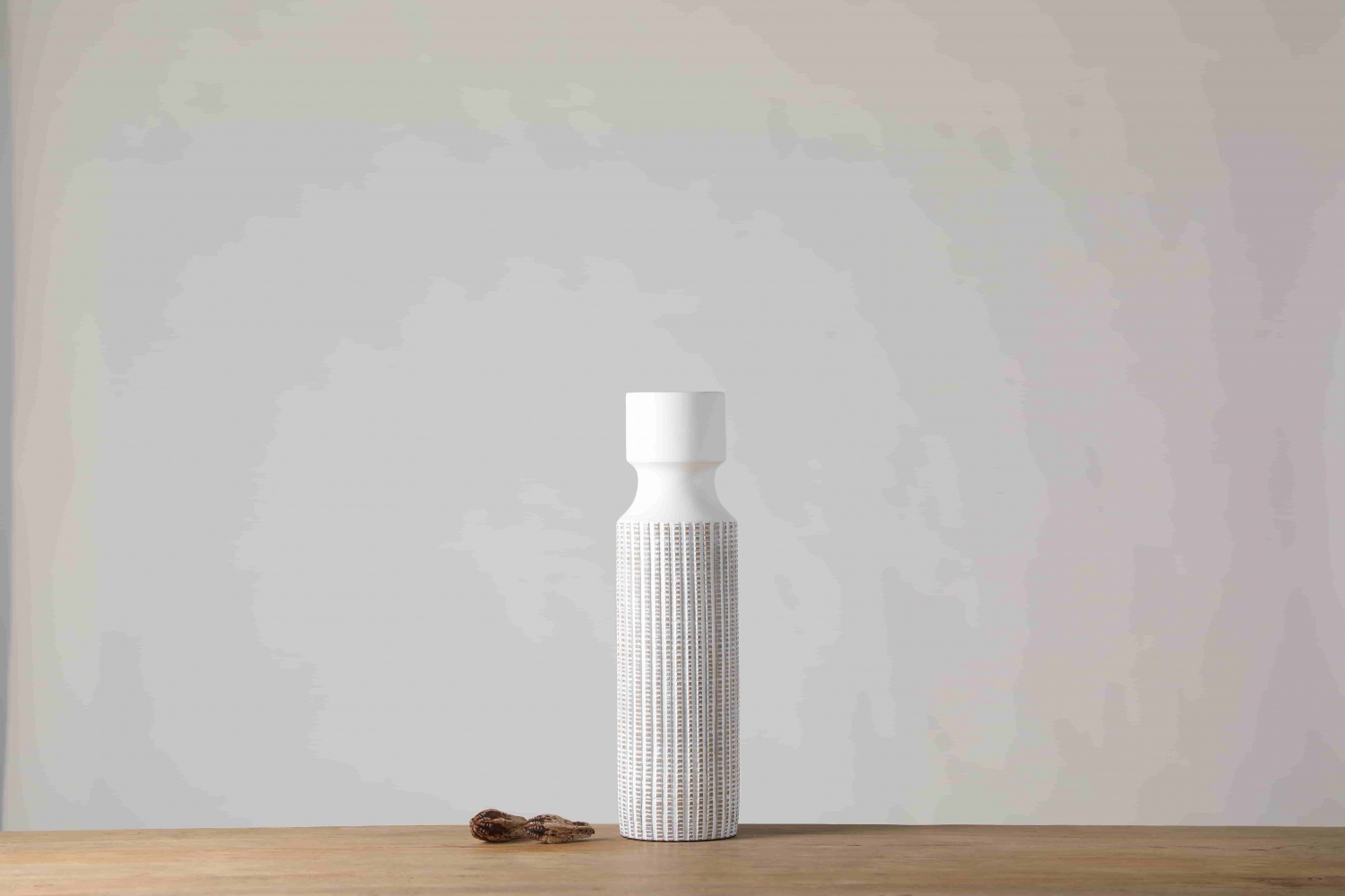 Minimalist decor ornaments decorative resin vase home decoration vases interior handmade nordic white vase