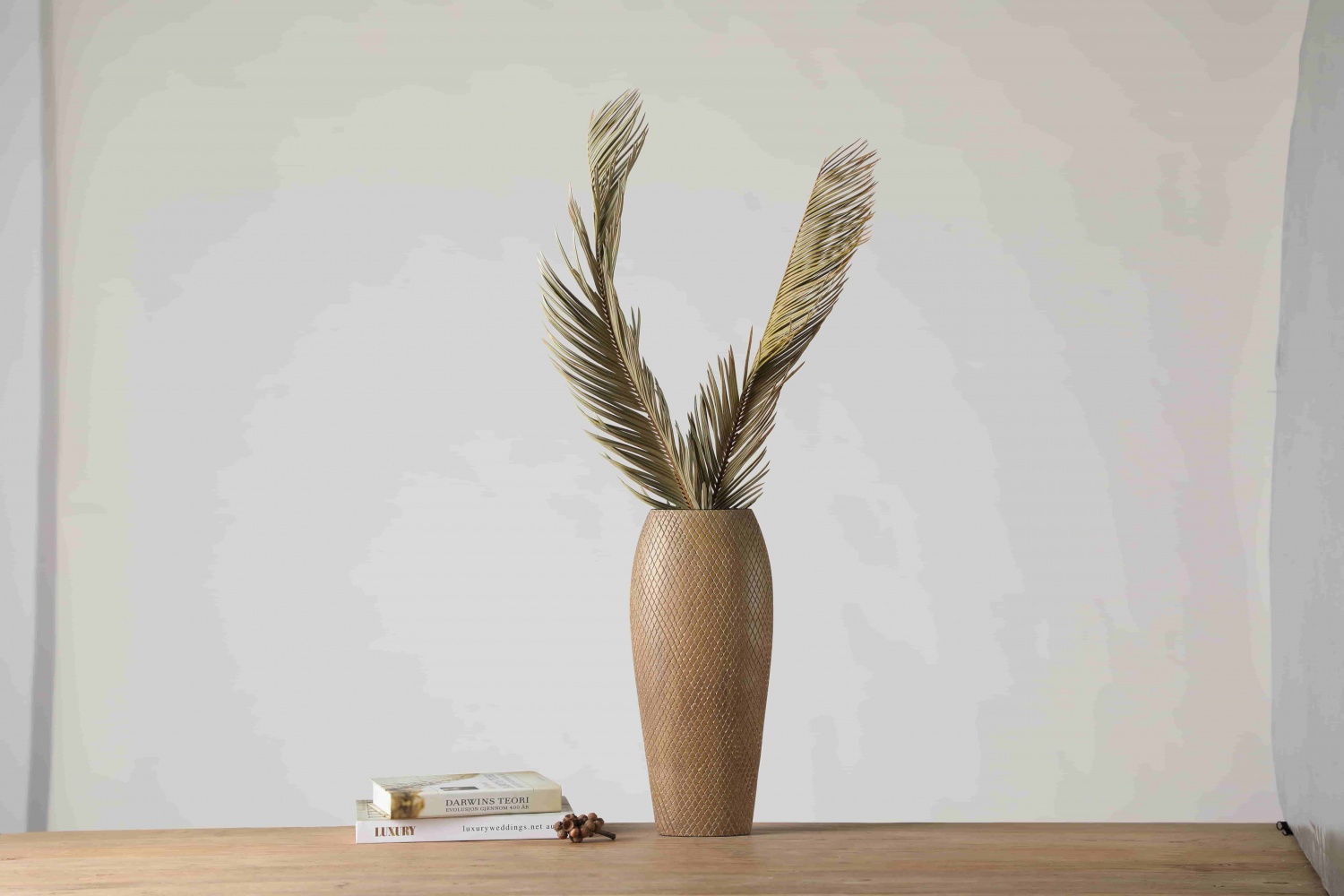 Minimalist Living Room Nordic Home Decor Resin Flower Vase Sculpture Resin Craft Ornament Vase For Home Decor