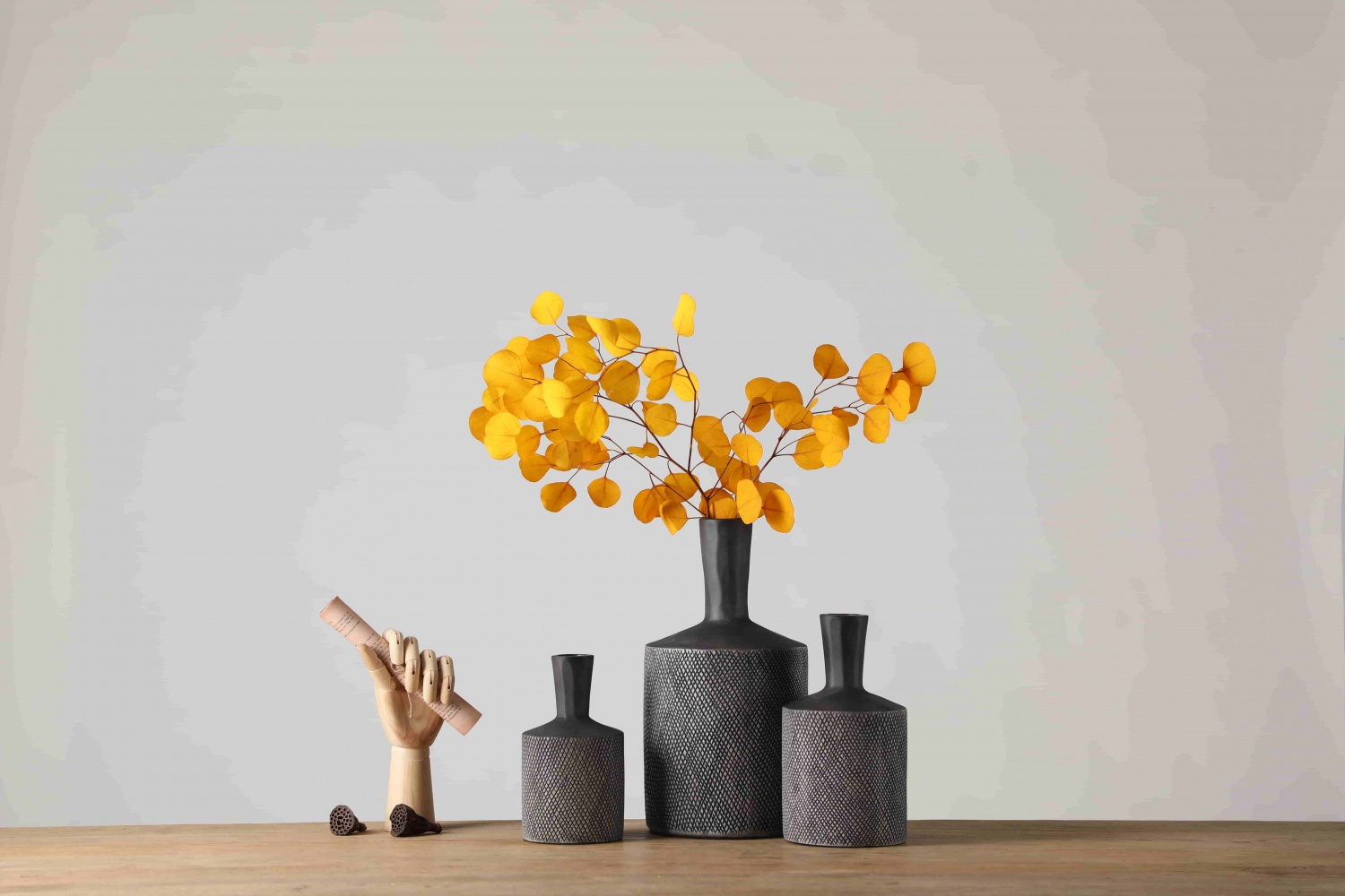 Nordic Style Retro Home Sculpture Resin Vase Art Home Decoration Pieces Office Table Decor Flower Vase For Home Decor