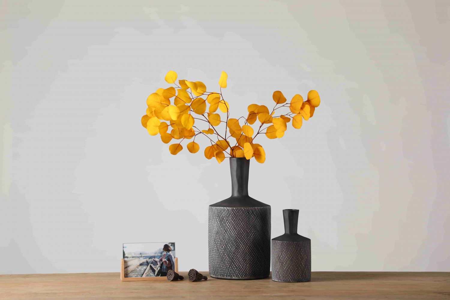 Nordic Style Retro Home Sculpture Resin Vase Art Home Decoration Pieces Office Table Decor Flower Vase For Home Decor