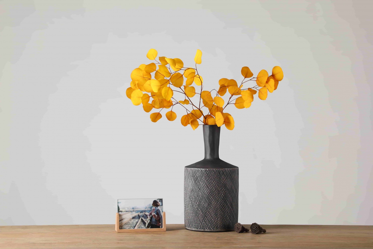 Nordic Style Retro Home Sculpture Resin Vase Art Home Decoration Pieces Office Table Decor Flower Vase For Home Decor