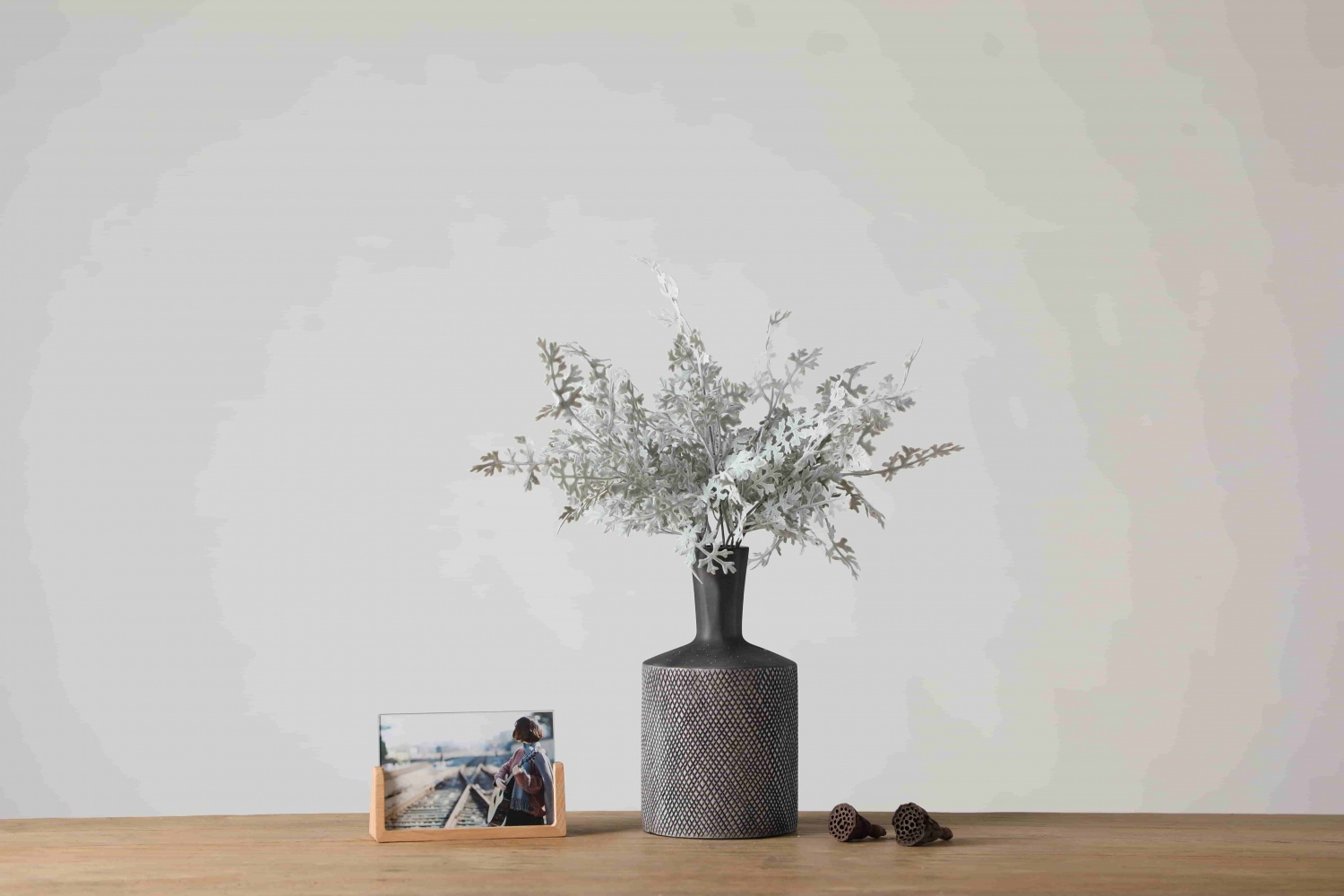 Nordic Style Retro Home Sculpture Resin Vase Art Home Decoration Pieces Office Table Decor Flower Vase For Home Decor