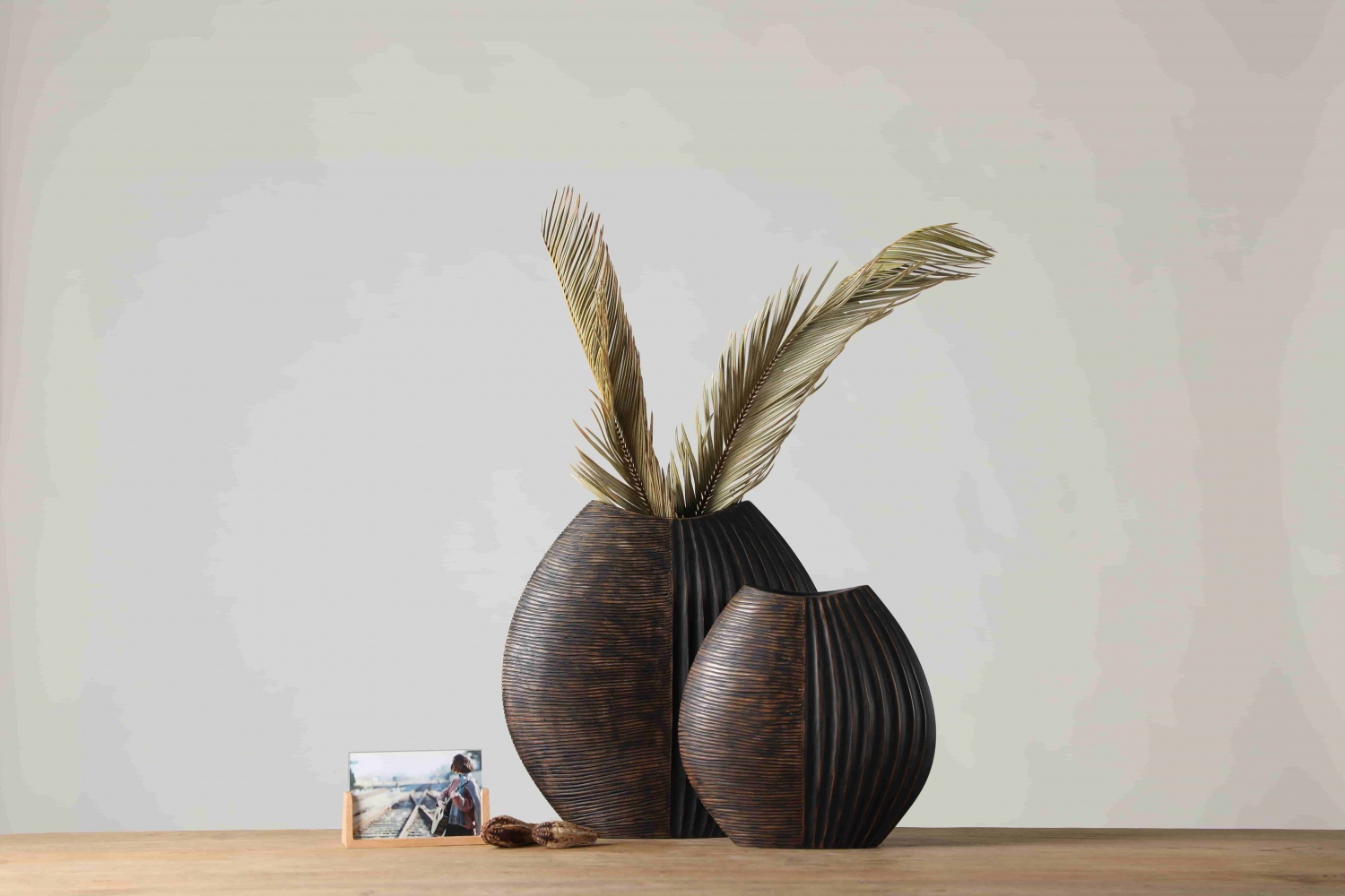 Modern minimalist art decoration resin craft table top black vase resin flower vase for home decor
