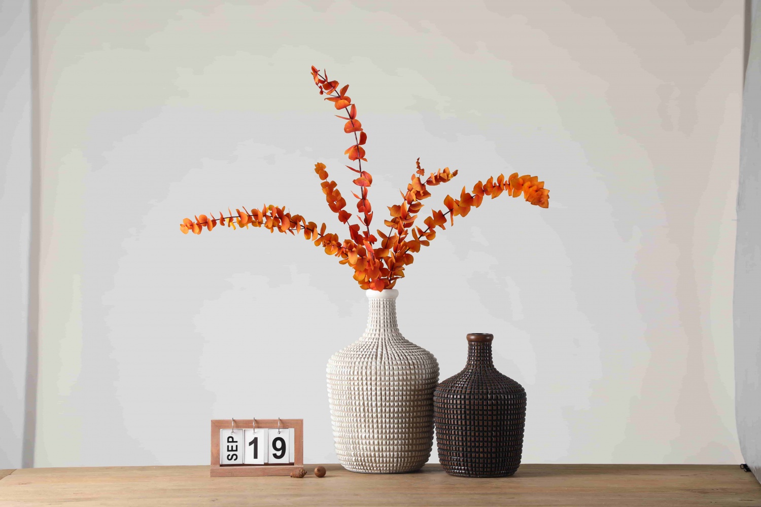 Nordic Style Retro Home Decoration Flower Arrangement Vase Home Decoration Pieces Office Table Decor Resin Flower Vase