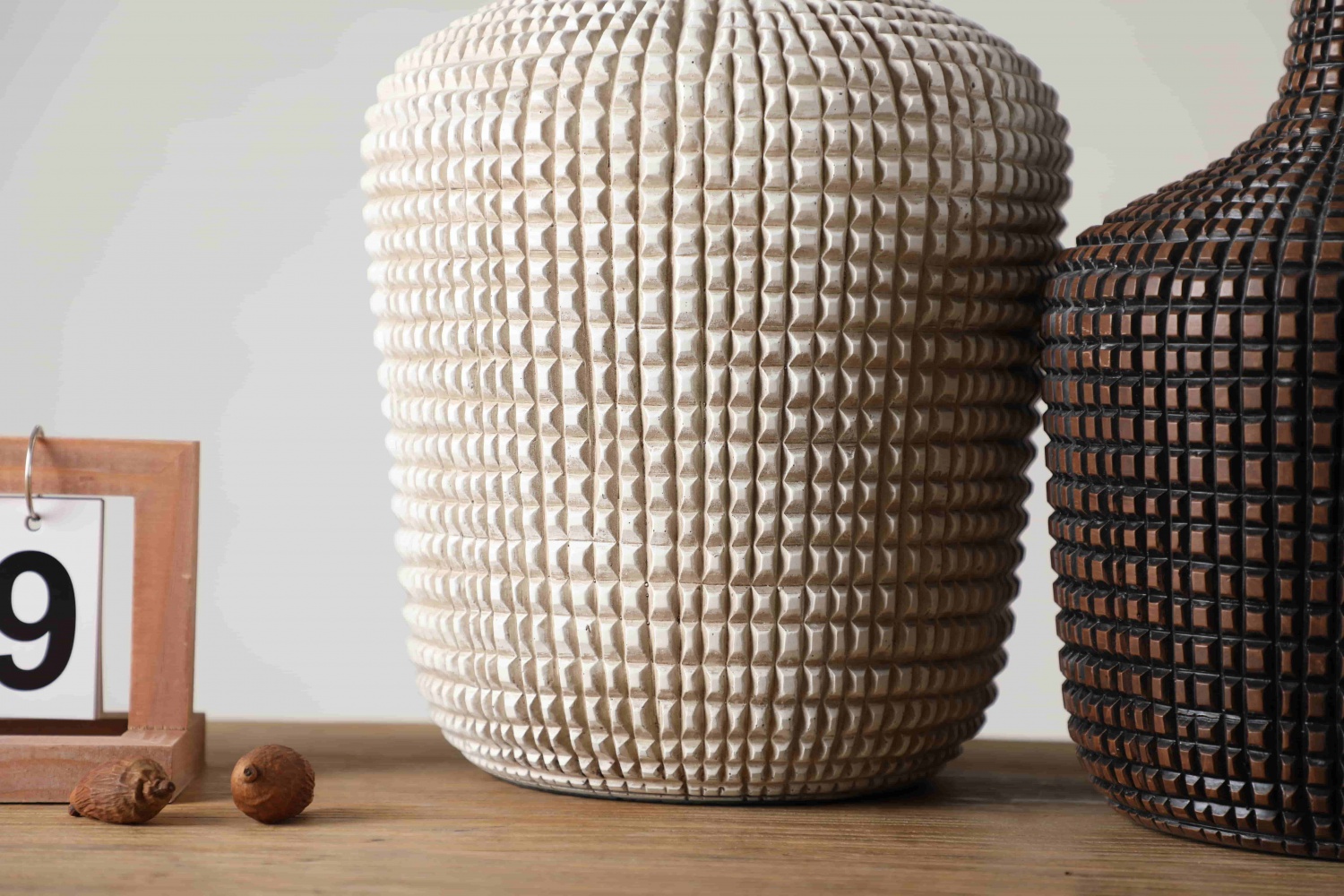 Nordic Style Retro Home Decoration Flower Arrangement Vase Home Decoration Pieces Office Table Decor Resin Flower Vase