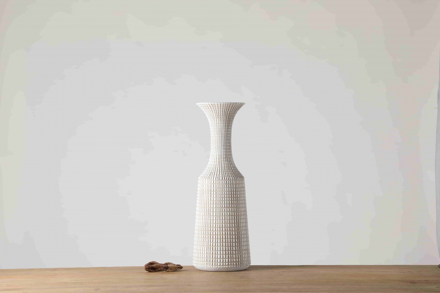 European Style Home Decor Art Statue Wedding Centerpiece Decor Ceramic Ornaments Vase Nordic White Resin Vase