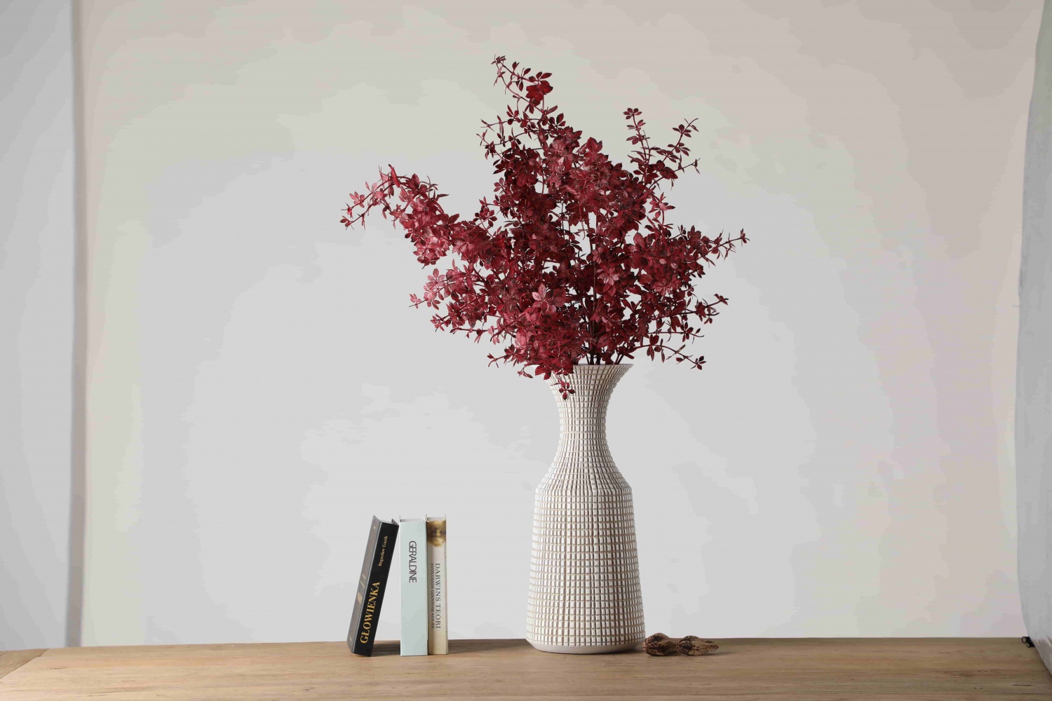 European Style Home Decor Art Statue Wedding Centerpiece Decor Ceramic Ornaments Vase Nordic White Resin Vase
