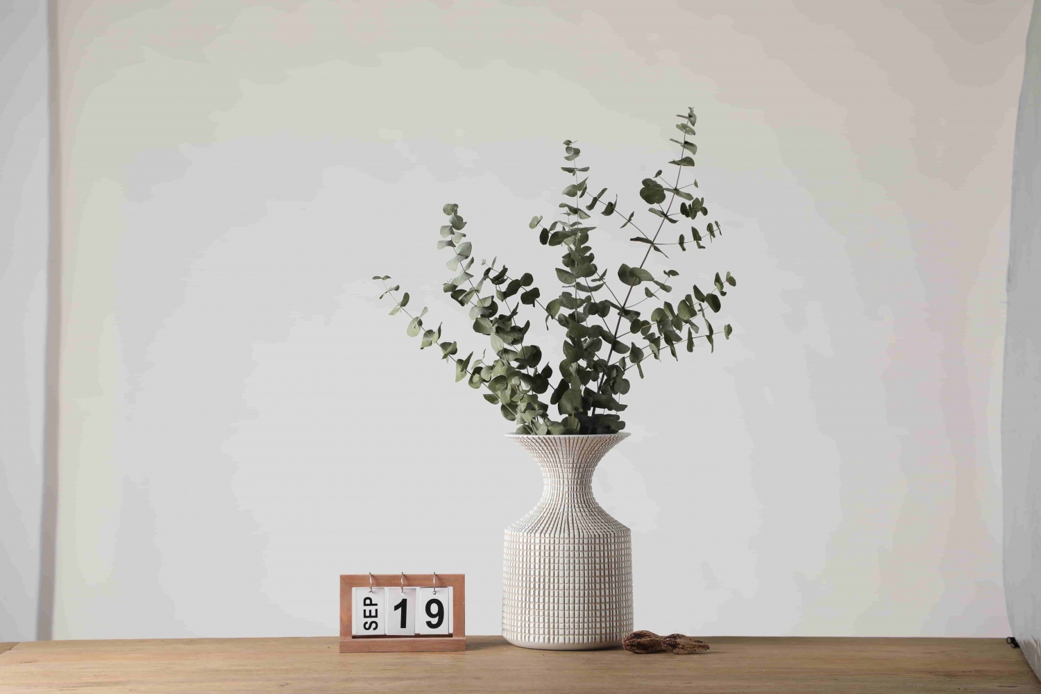European Style Home Decor Art Statue Wedding Centerpiece Decor Ceramic Ornaments Vase Nordic White Resin Vase