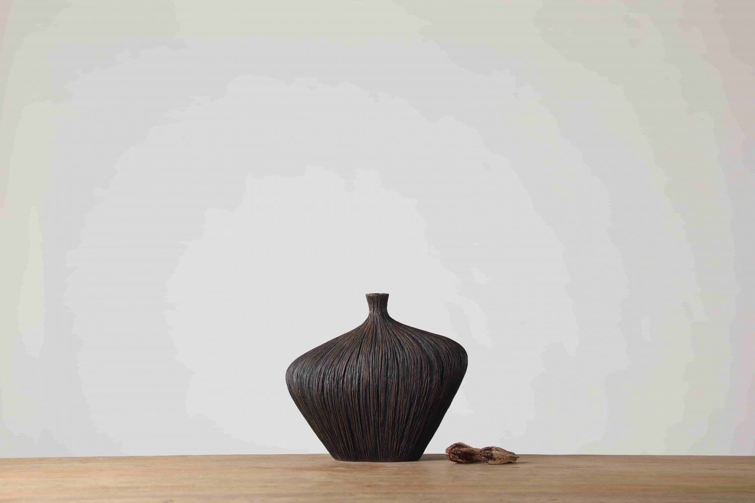 Customized Nordic Interior Decoration Luxury Black Tall Vase Resin Floor Vase Large Centerpiece Vase