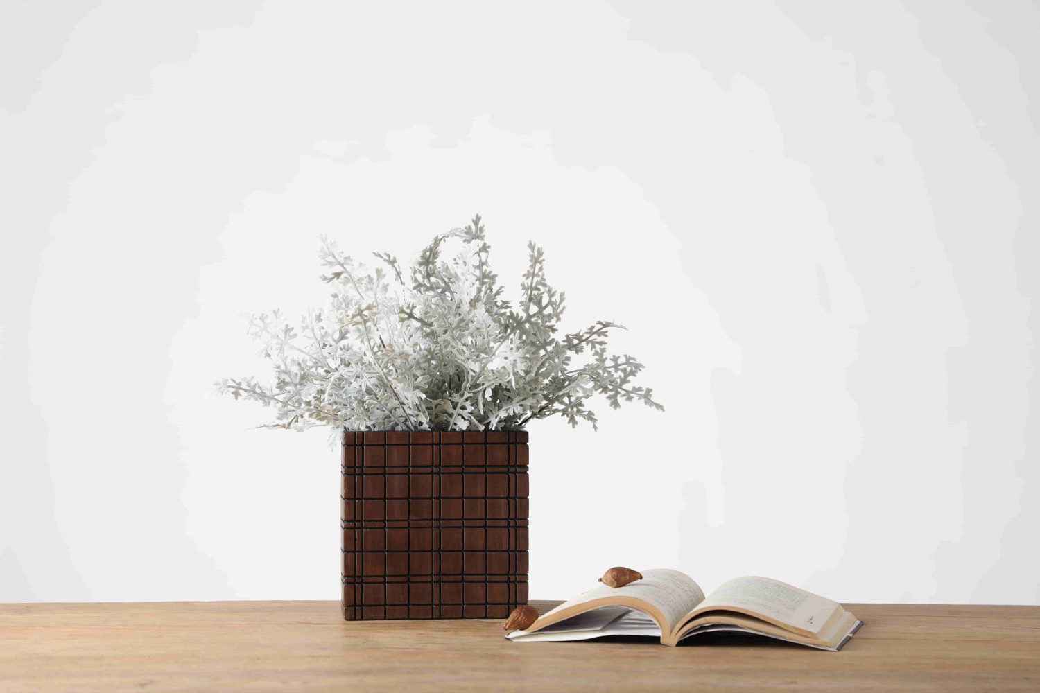 Modern luxury flower arrangement vase resin vase home decoration nordic vase for TV cabinet decoration