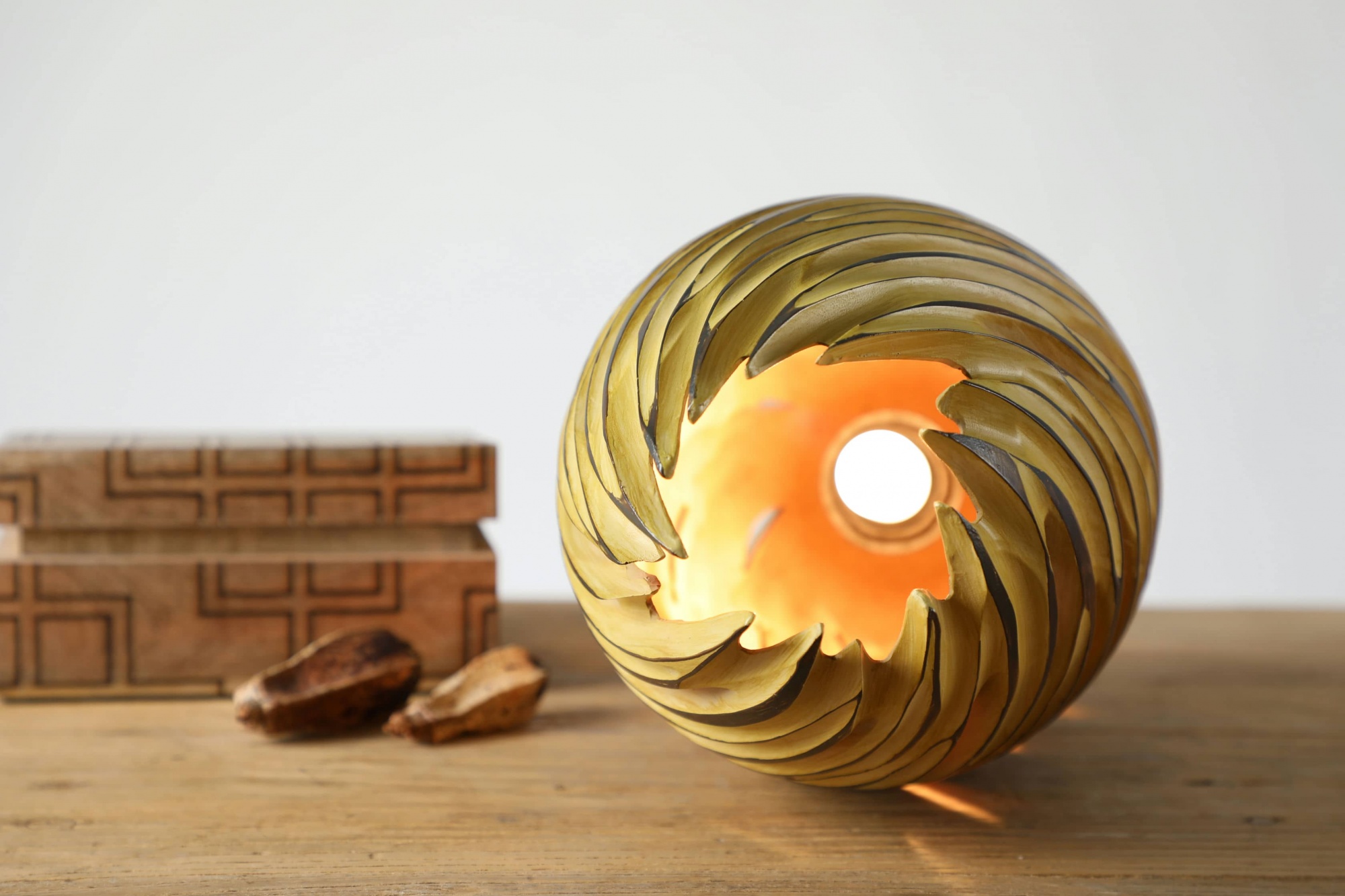 High Quality New Polyresin Home Decor Baby Bedroom Energy Saving Lamp Table