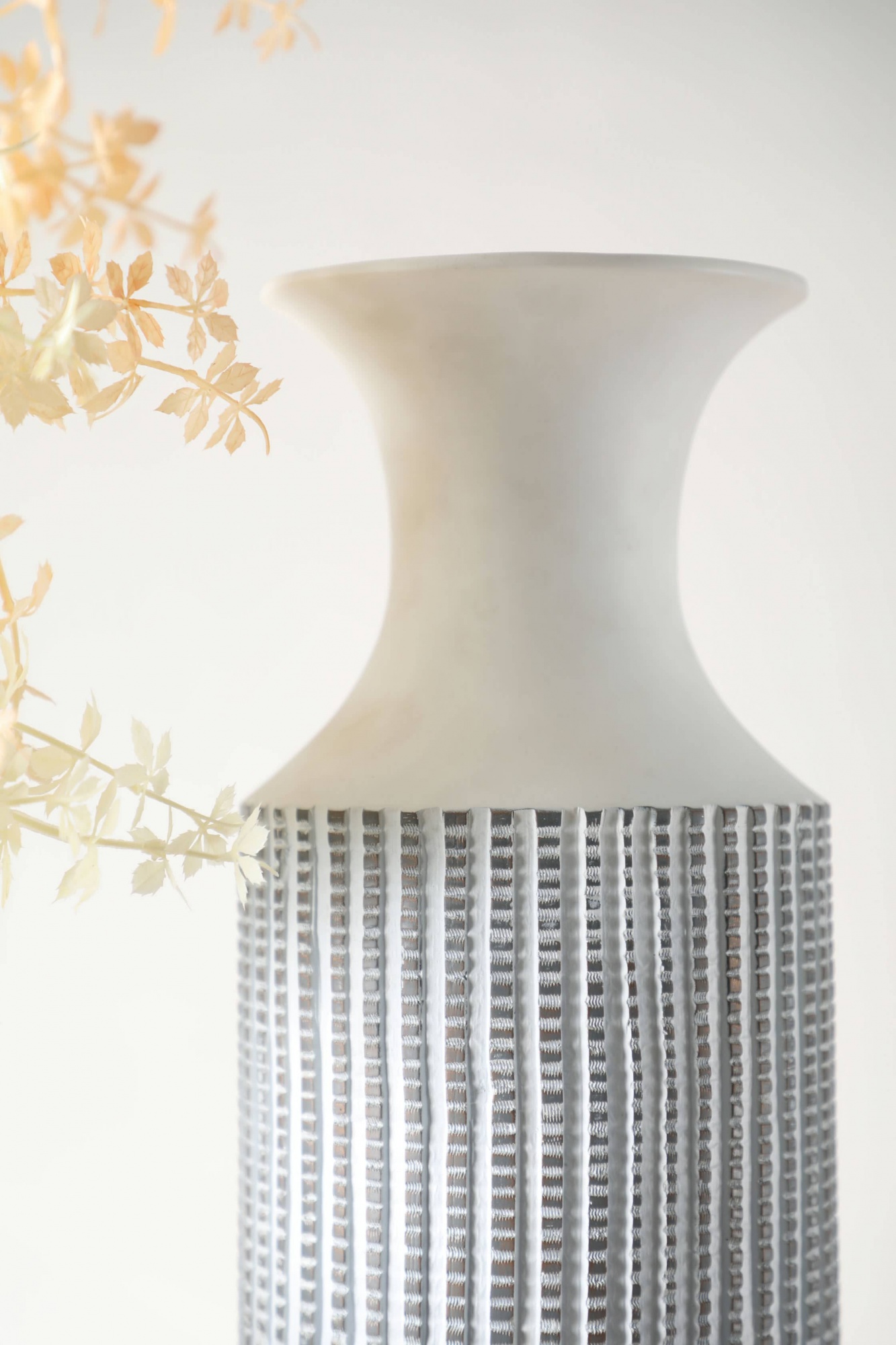 New Trend Modern Living Room Vase Decor Resin Craft Ornament Home Decor Flower Tall Vase