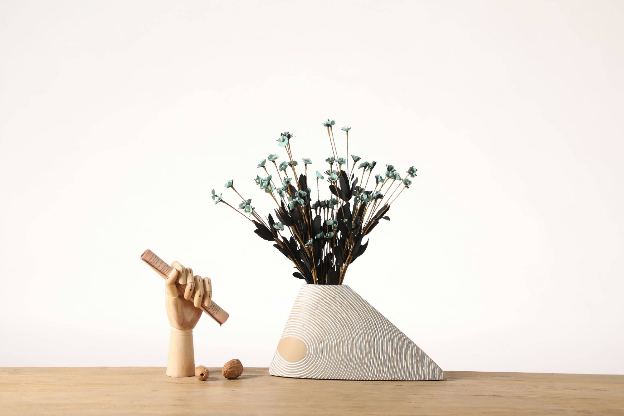Nordic Floral Home Decoration Art Vase Decor Resin Flower Vase Desktop Nordic Vases for Home Decor