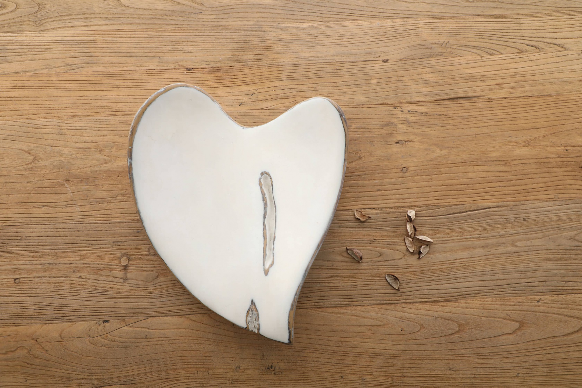 Nordic style white heart shaped leaves textured resin craft