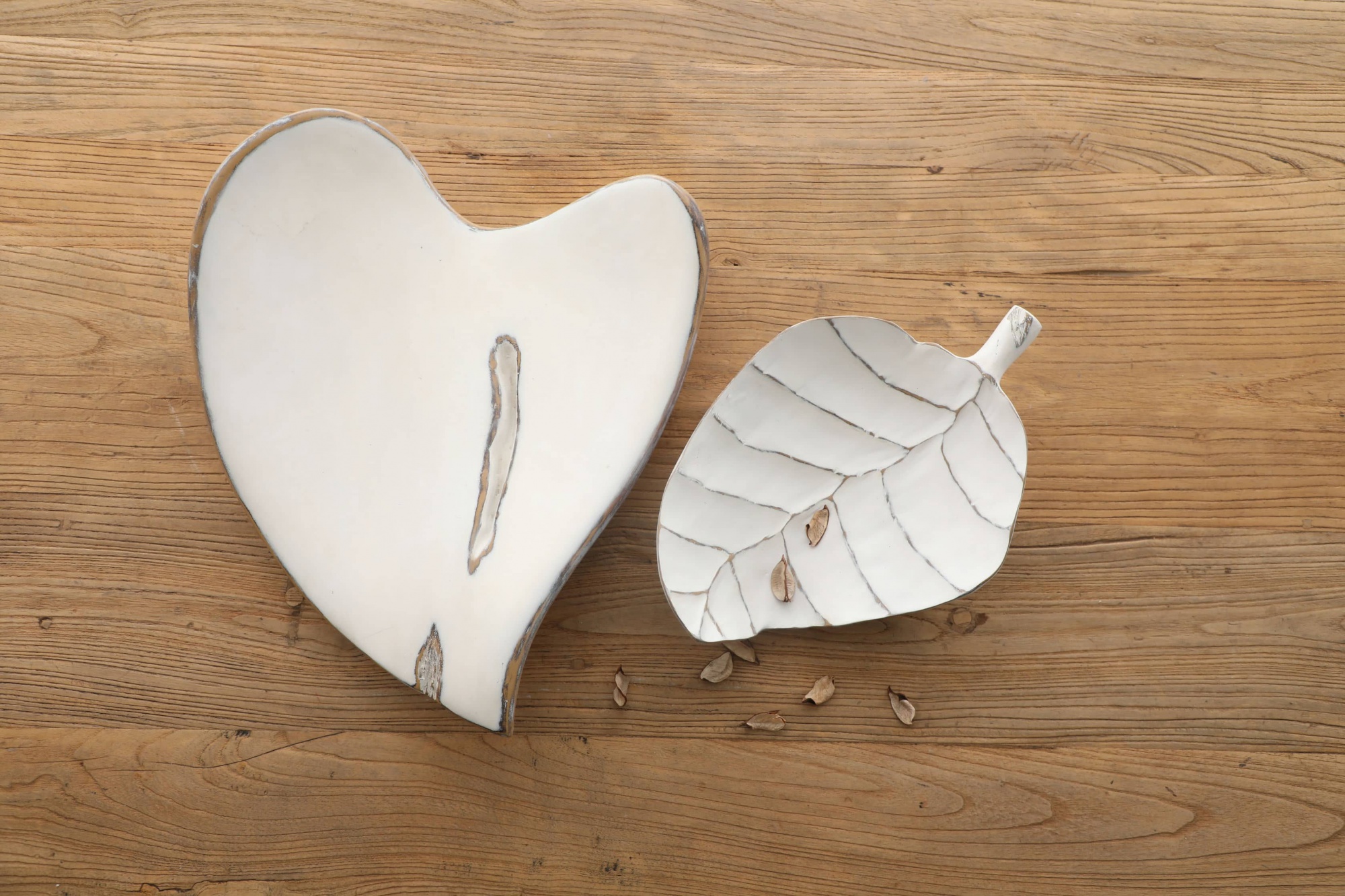 Nordic style white heart shaped leaves textured resin craft