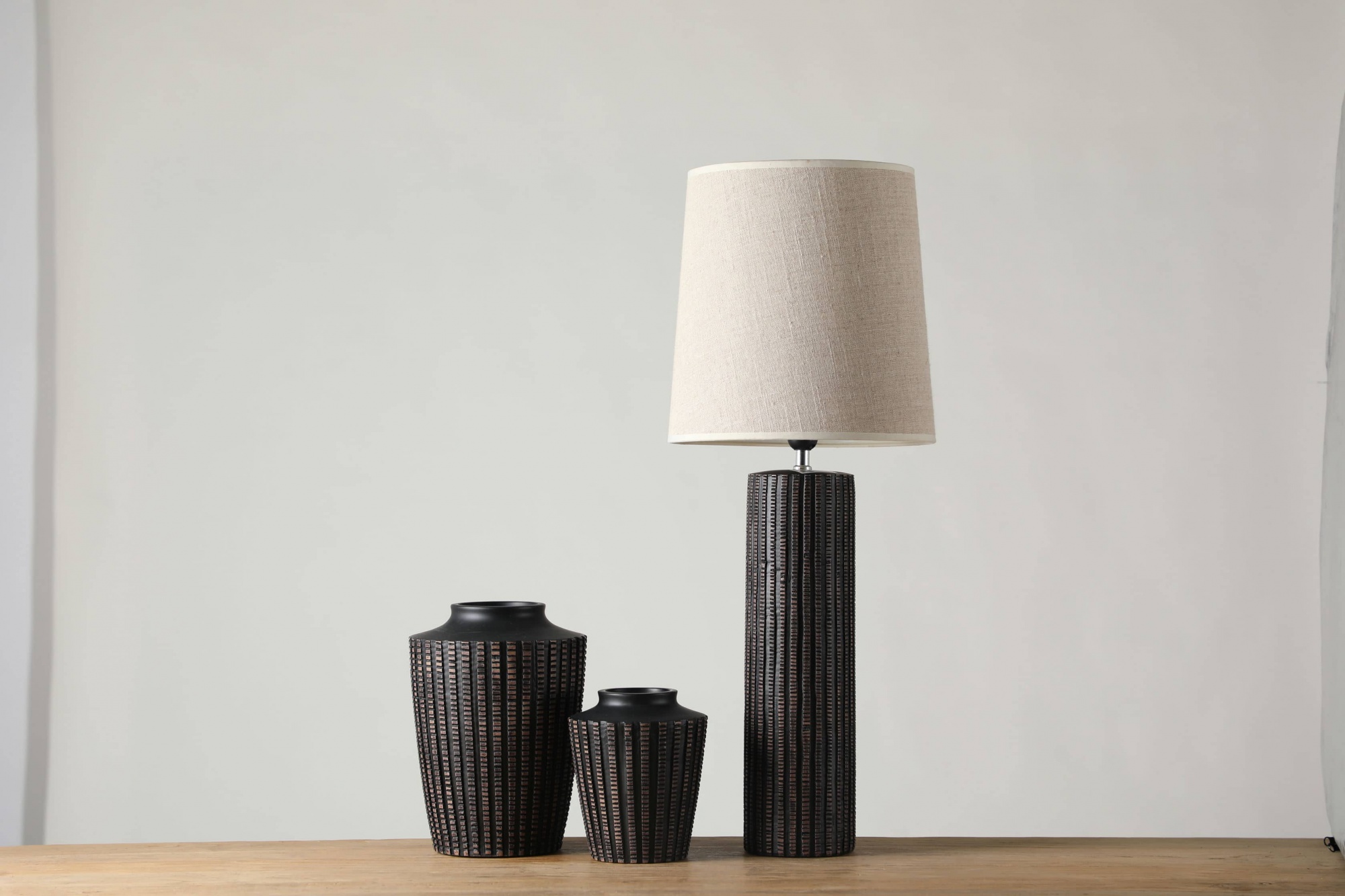 Minimalist Living Room Decoration Nordic Black Table Top Vase Resin Craft Home Decor Art Vase