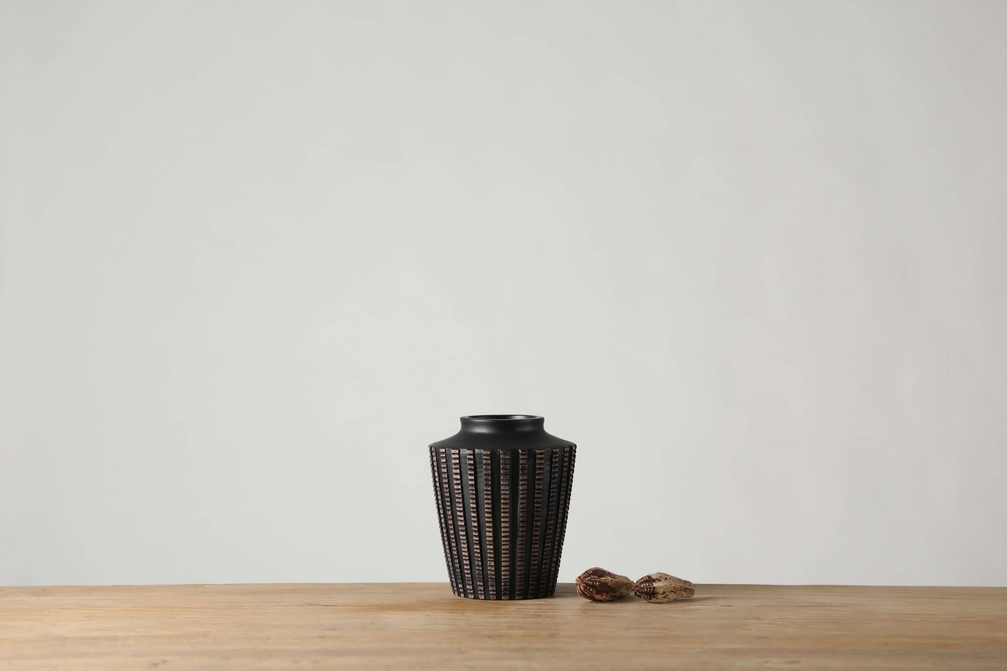 Minimalist Living Room Decoration Nordic Black Table Top Vase Resin Craft Home Decor Art Vase