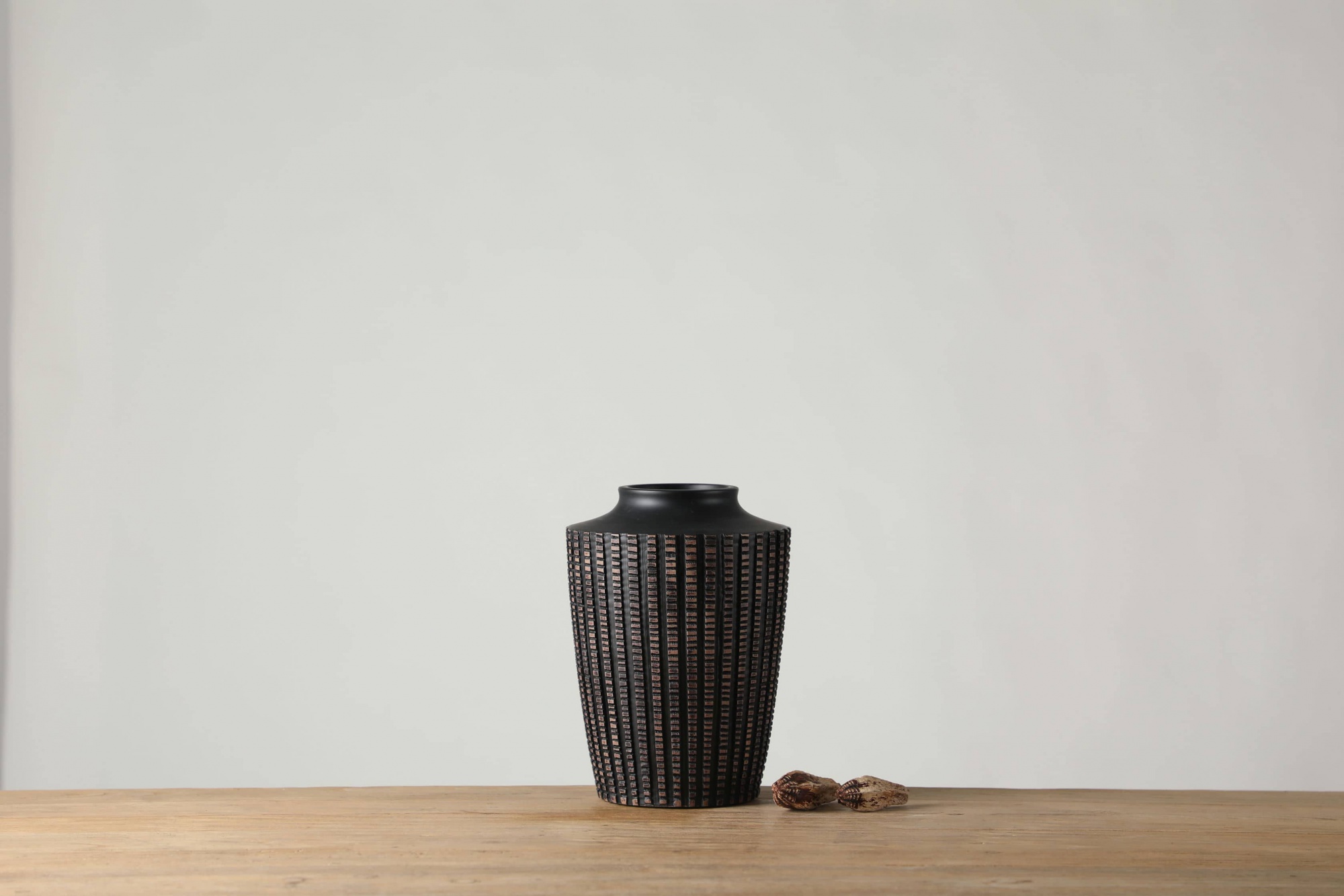 Minimalist Living Room Decoration Nordic Black Table Top Vase Resin Craft Home Decor Art Vase