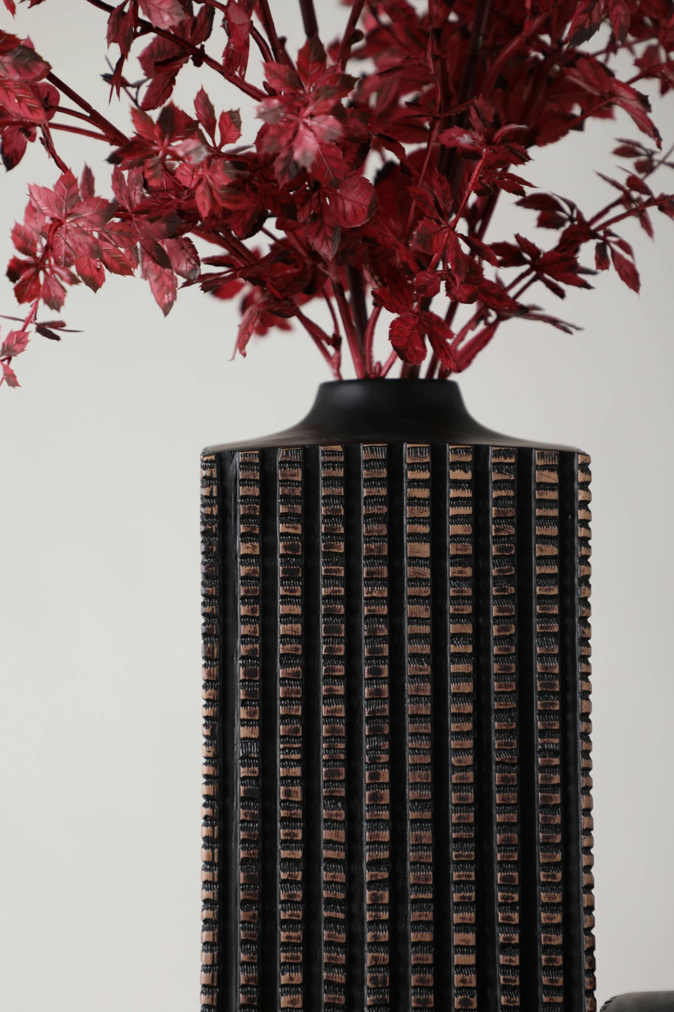 Wholesale Handmade Nordic Black Resin Flower Vase Home Accessories Ornaments Resin Art Decor Flower Vase Home Art Resin Vase