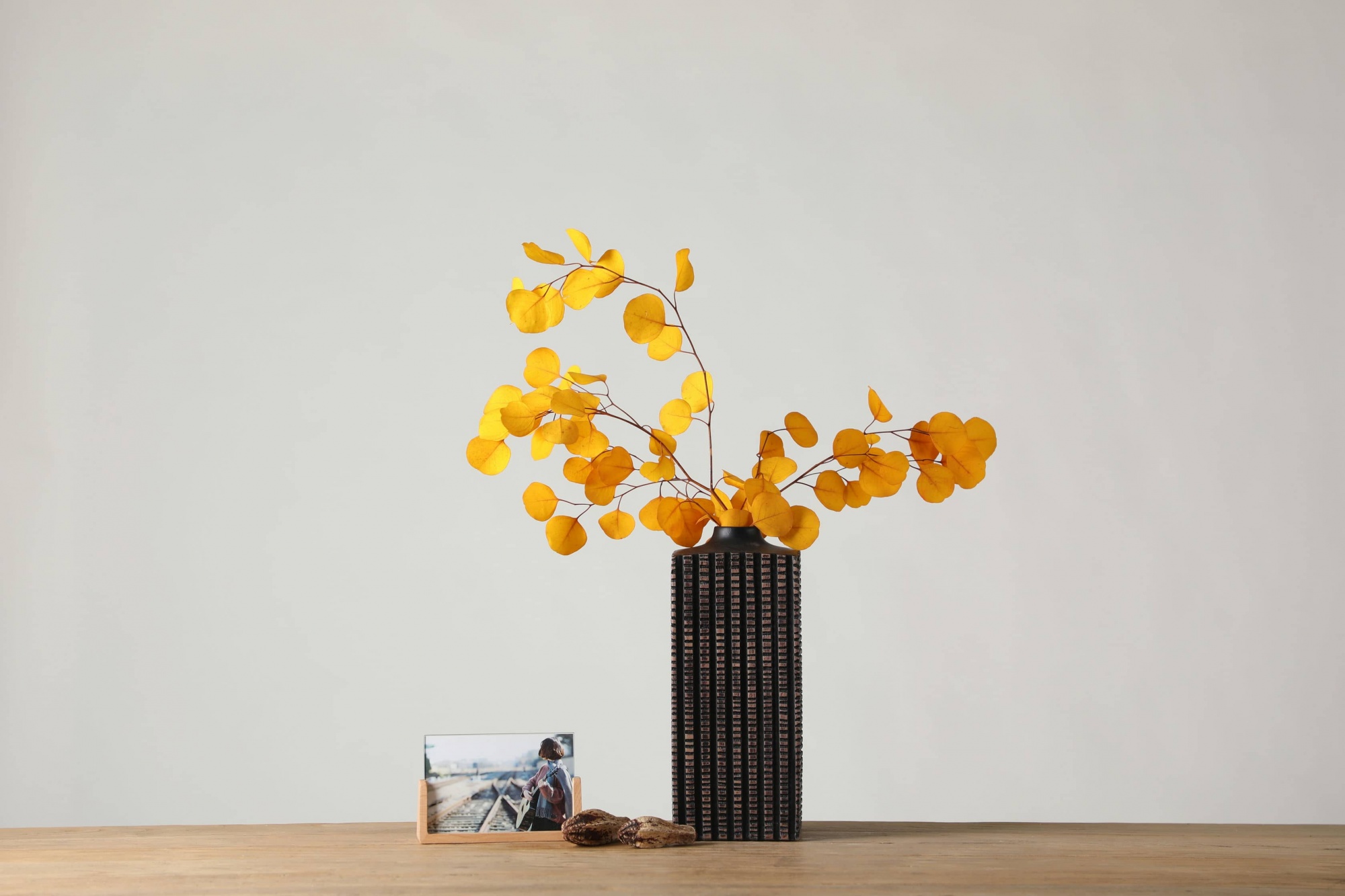 Wholesale Handmade Nordic Black Resin Flower Vase Home Accessories Ornaments Resin Art Decor Flower Vase Home Art Resin Vase