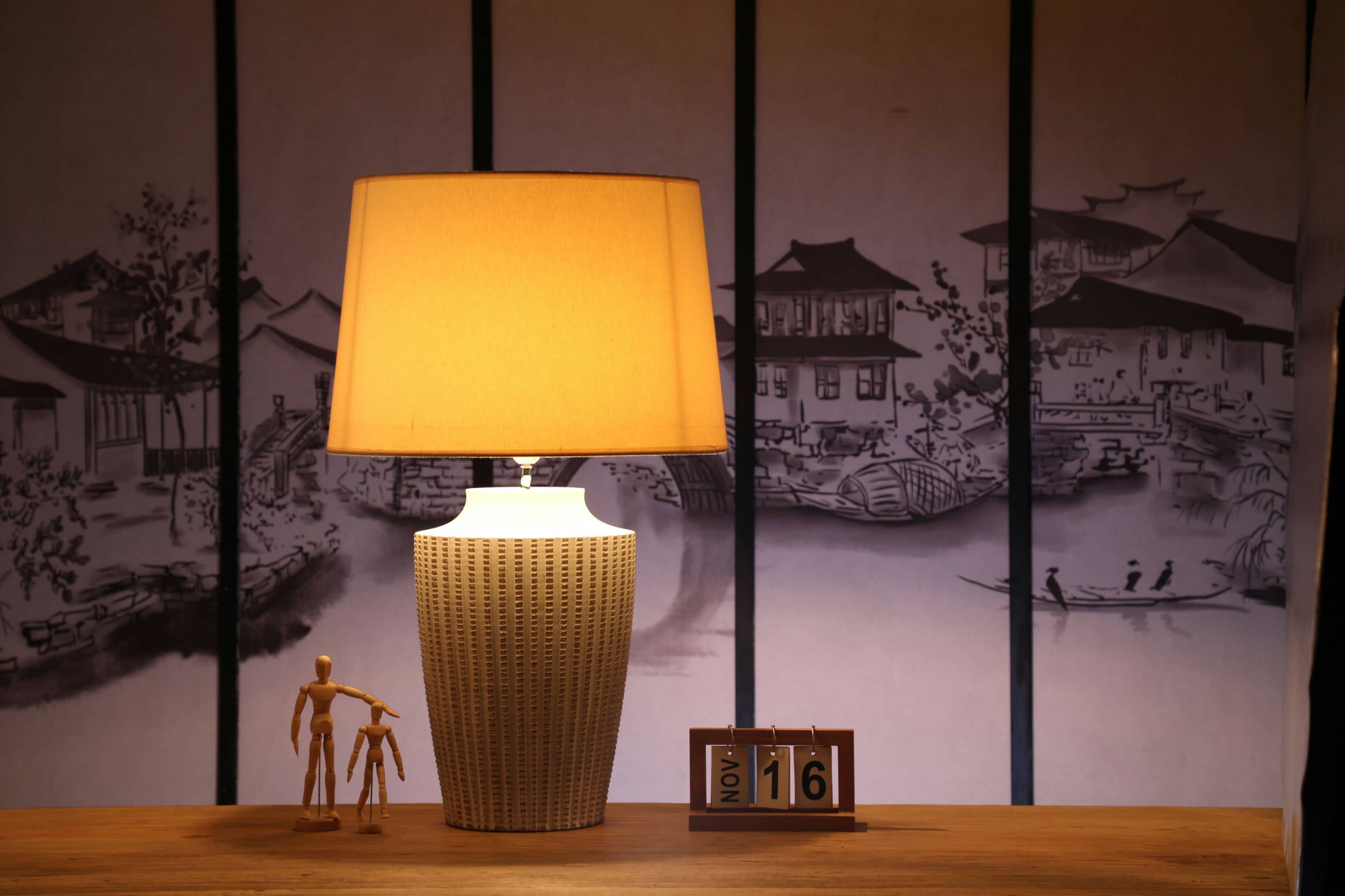 Nordic style imitation metal style copper tooth pattern table lamp