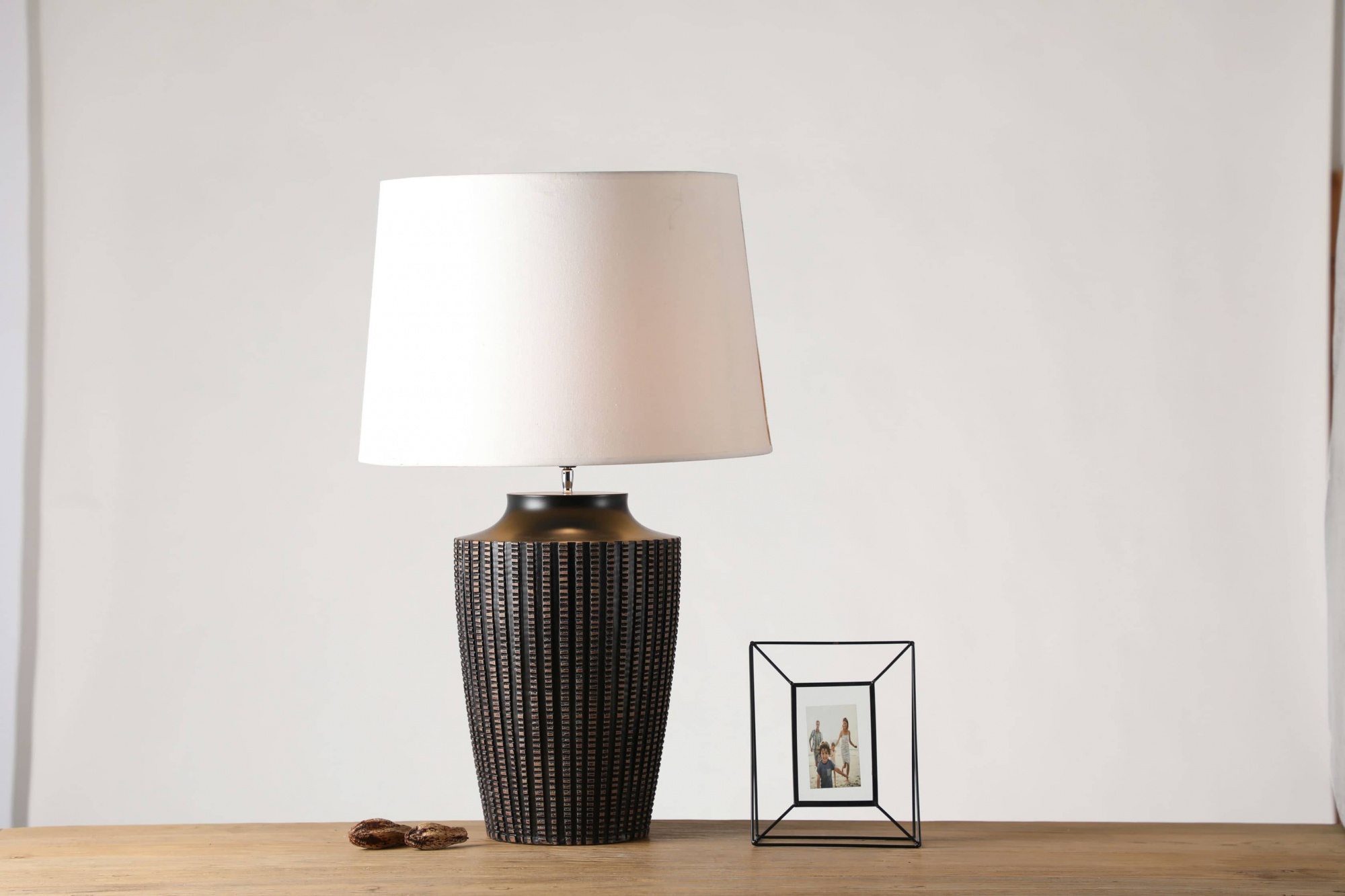 Nordic style imitation metal style copper tooth pattern table lamp