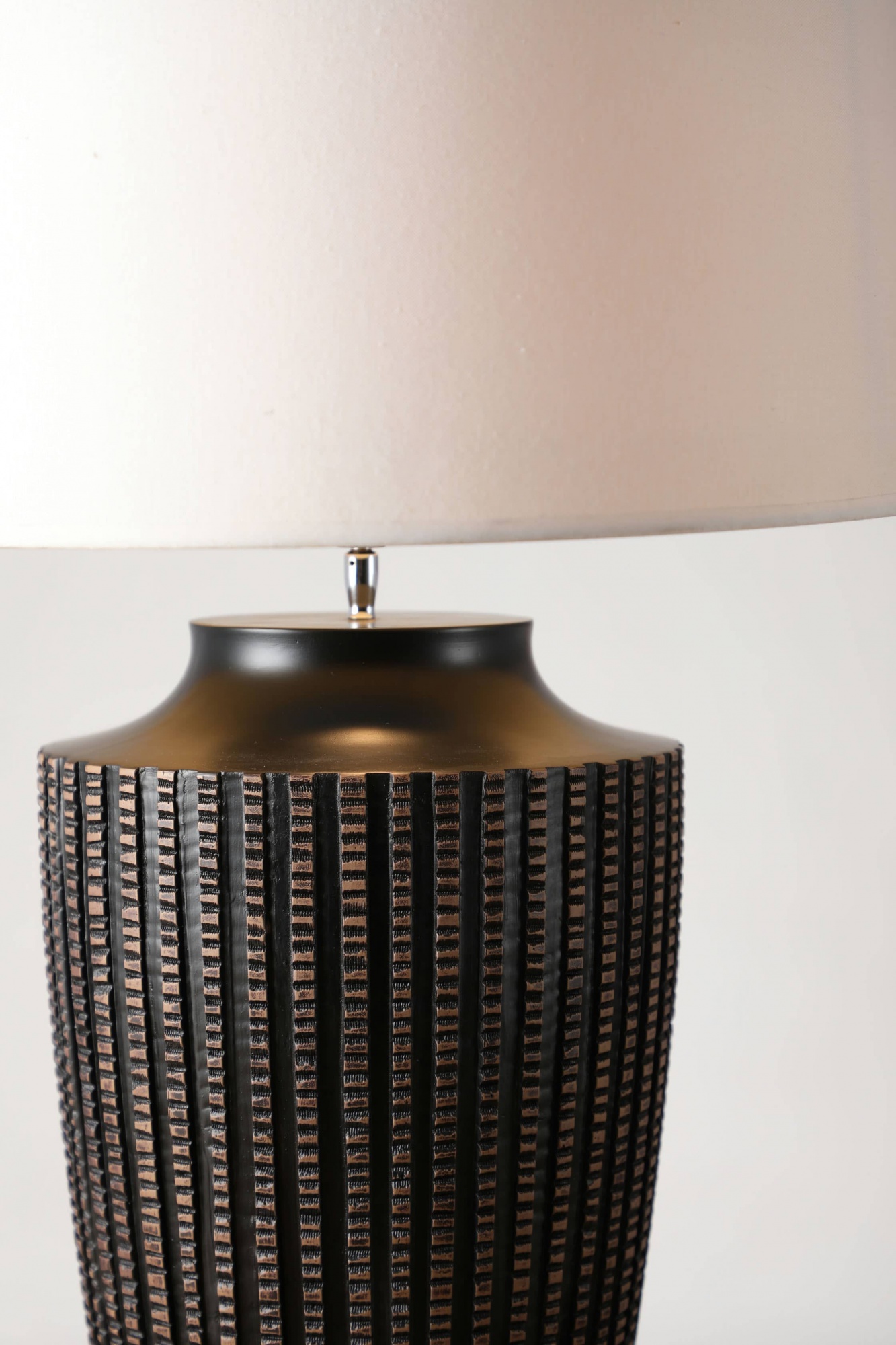 Nordic style imitation metal style copper tooth pattern table lamp