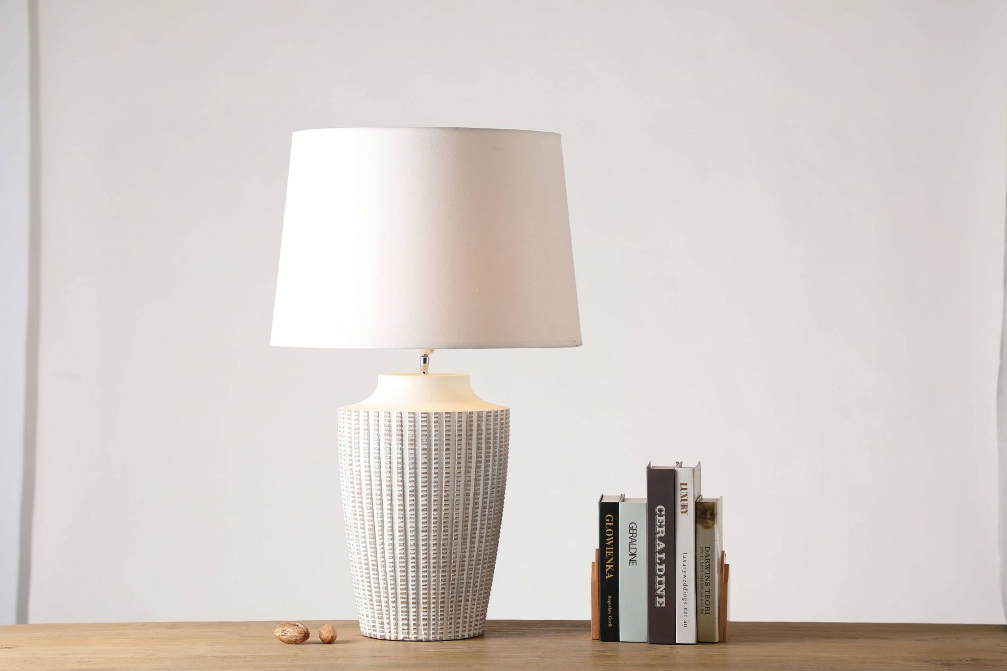 Nordic style imitation metal style copper tooth pattern table lamp