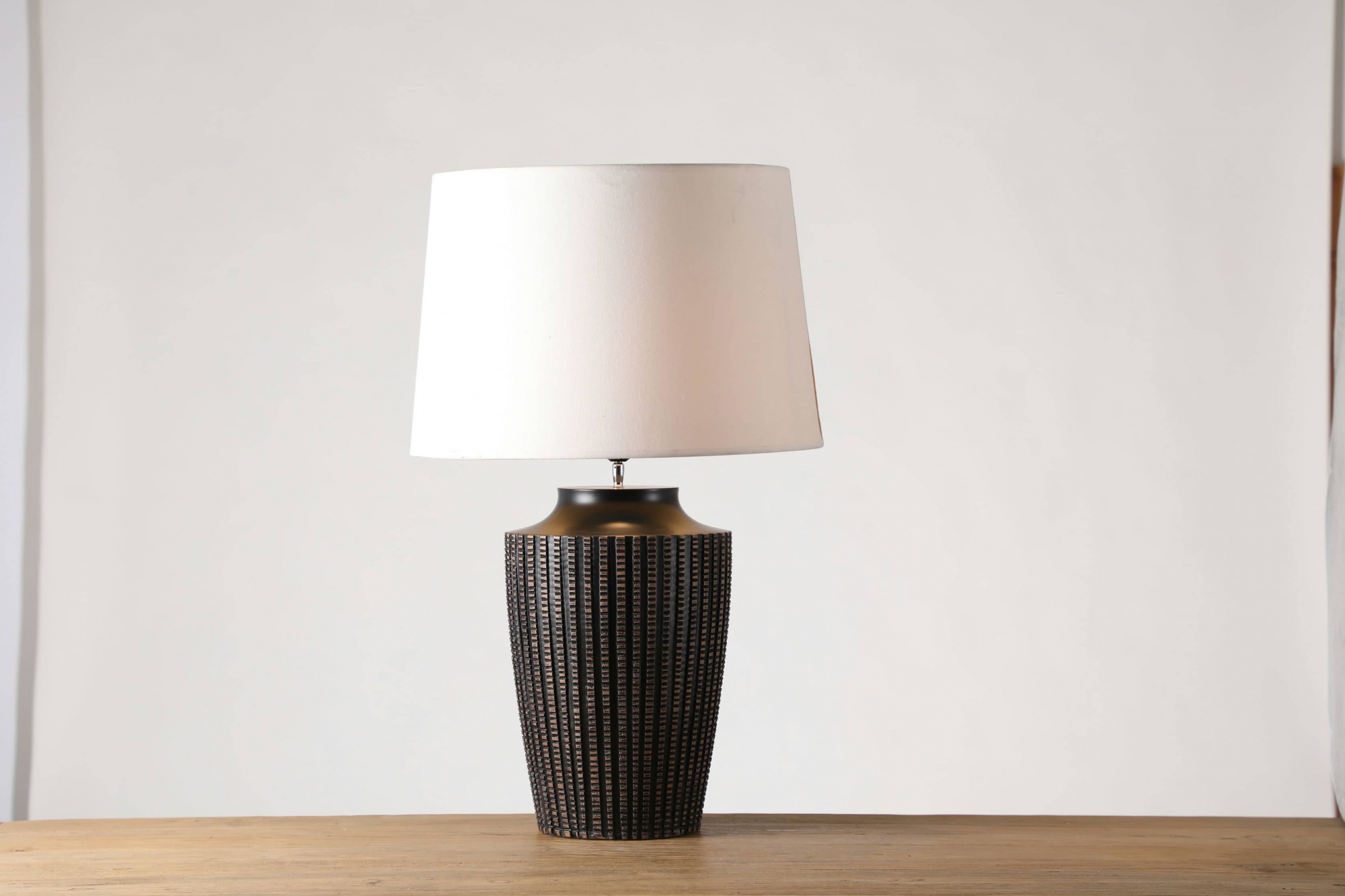 Nordic style imitation metal style copper tooth pattern table lamp