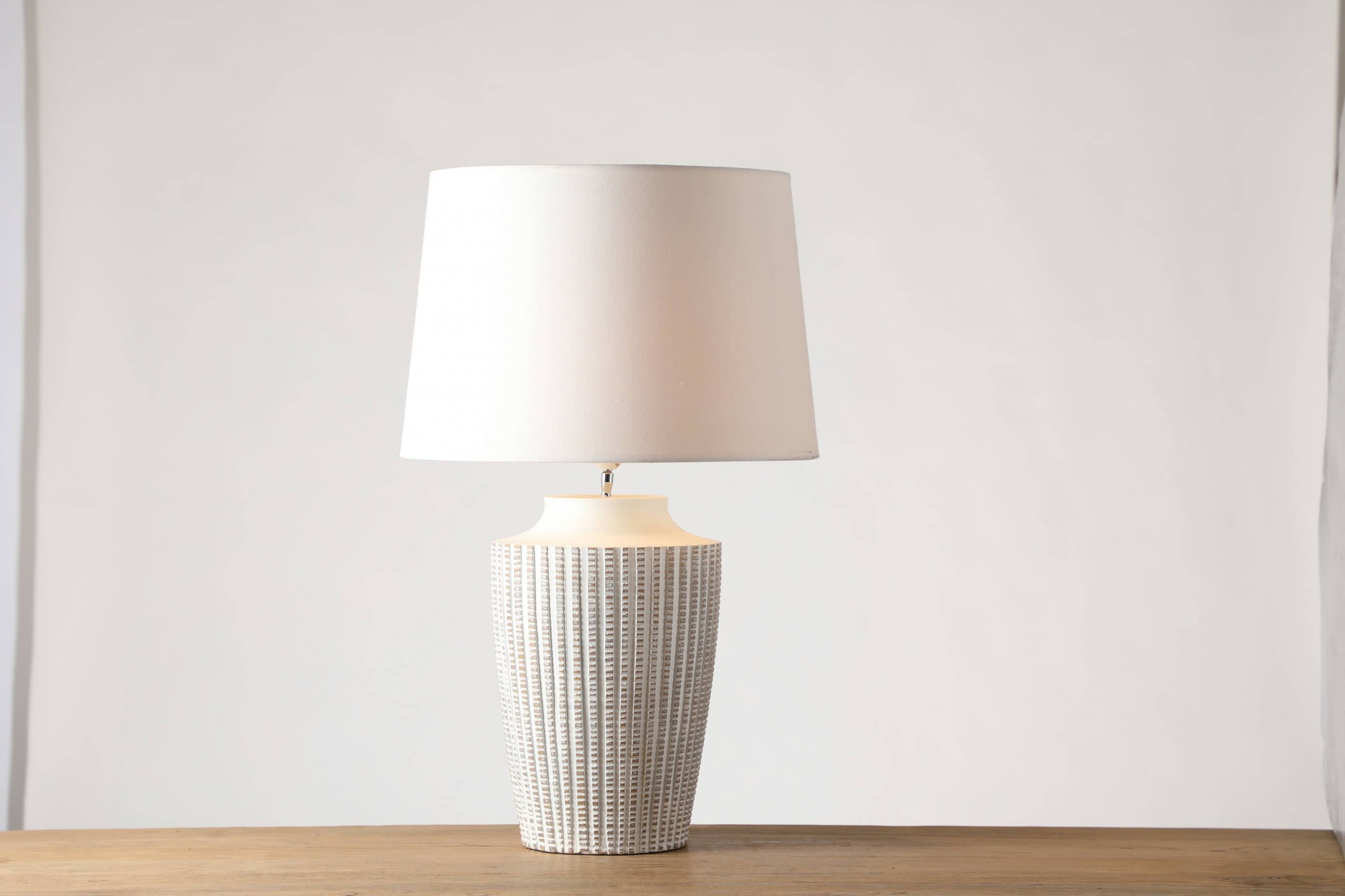 Nordic style imitation metal style copper tooth pattern table lamp